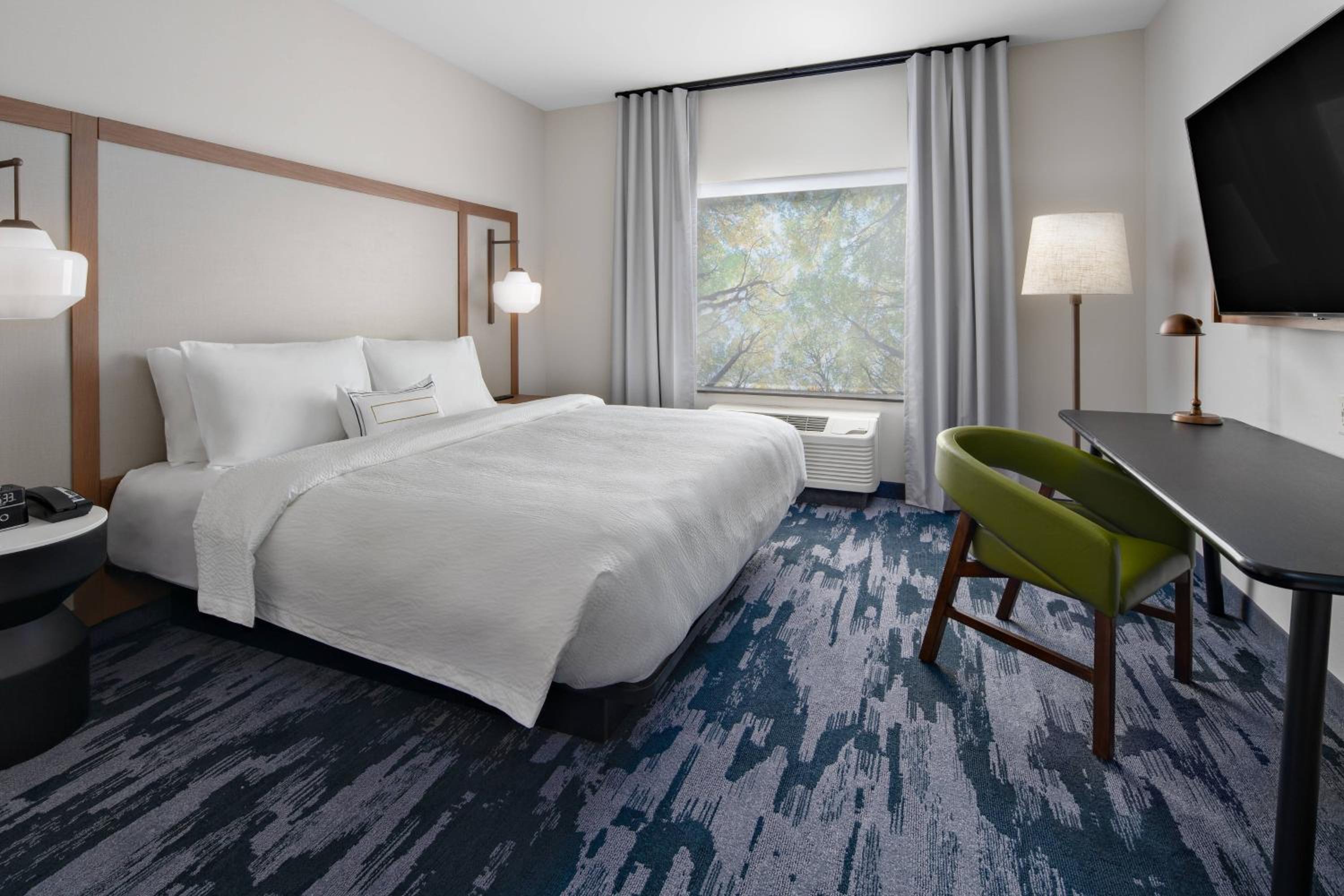 King Room with Roll-In Shower - Mobility Accessible photo 1