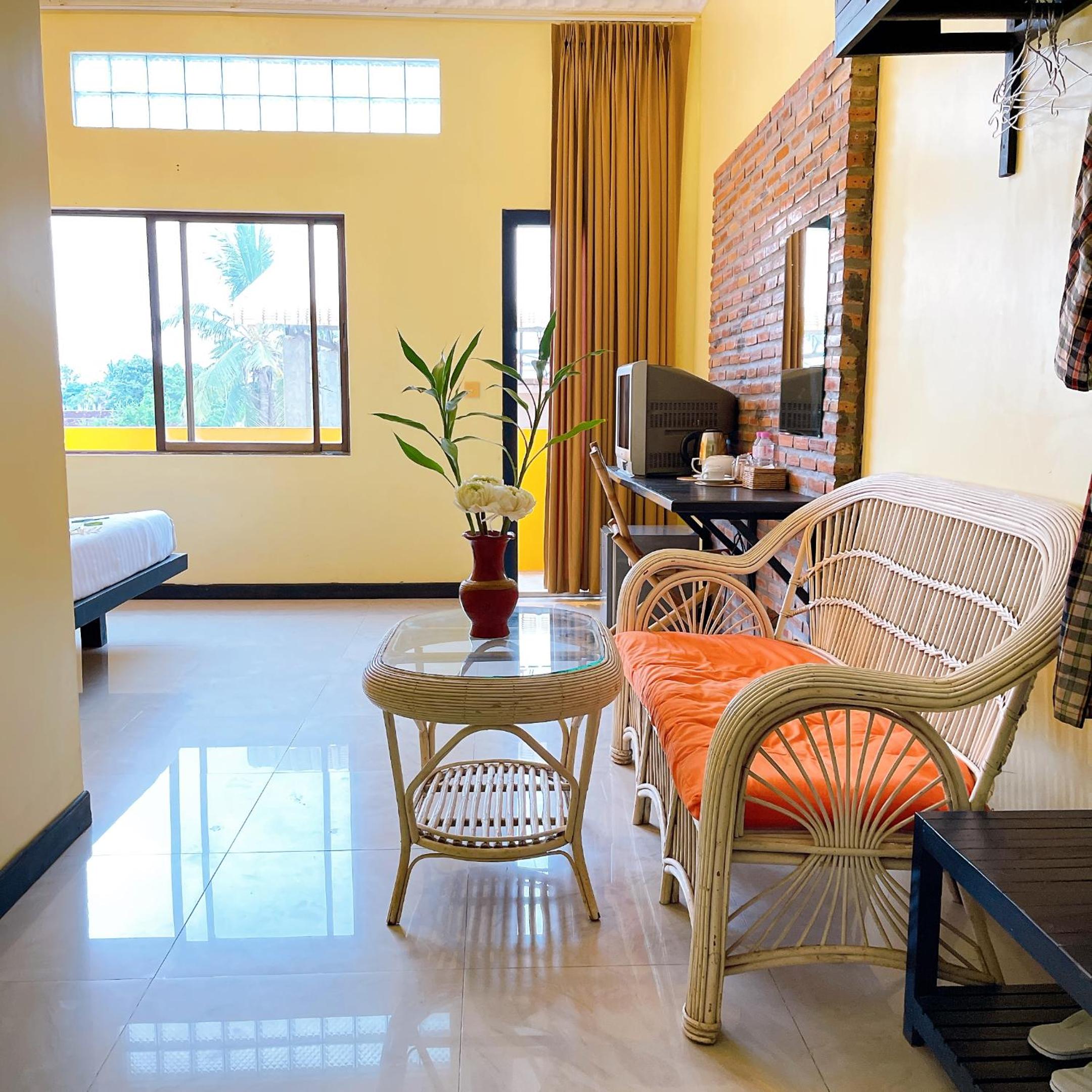 Deluxe Double Room with Balcony @ Free Pickup photo 2