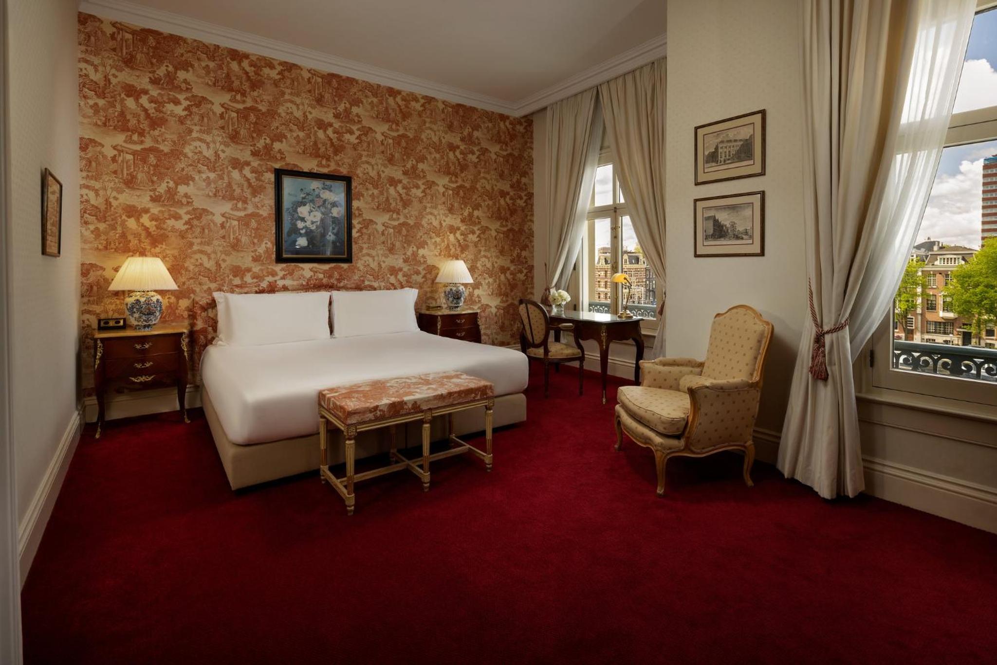 Premium King Room with City View
