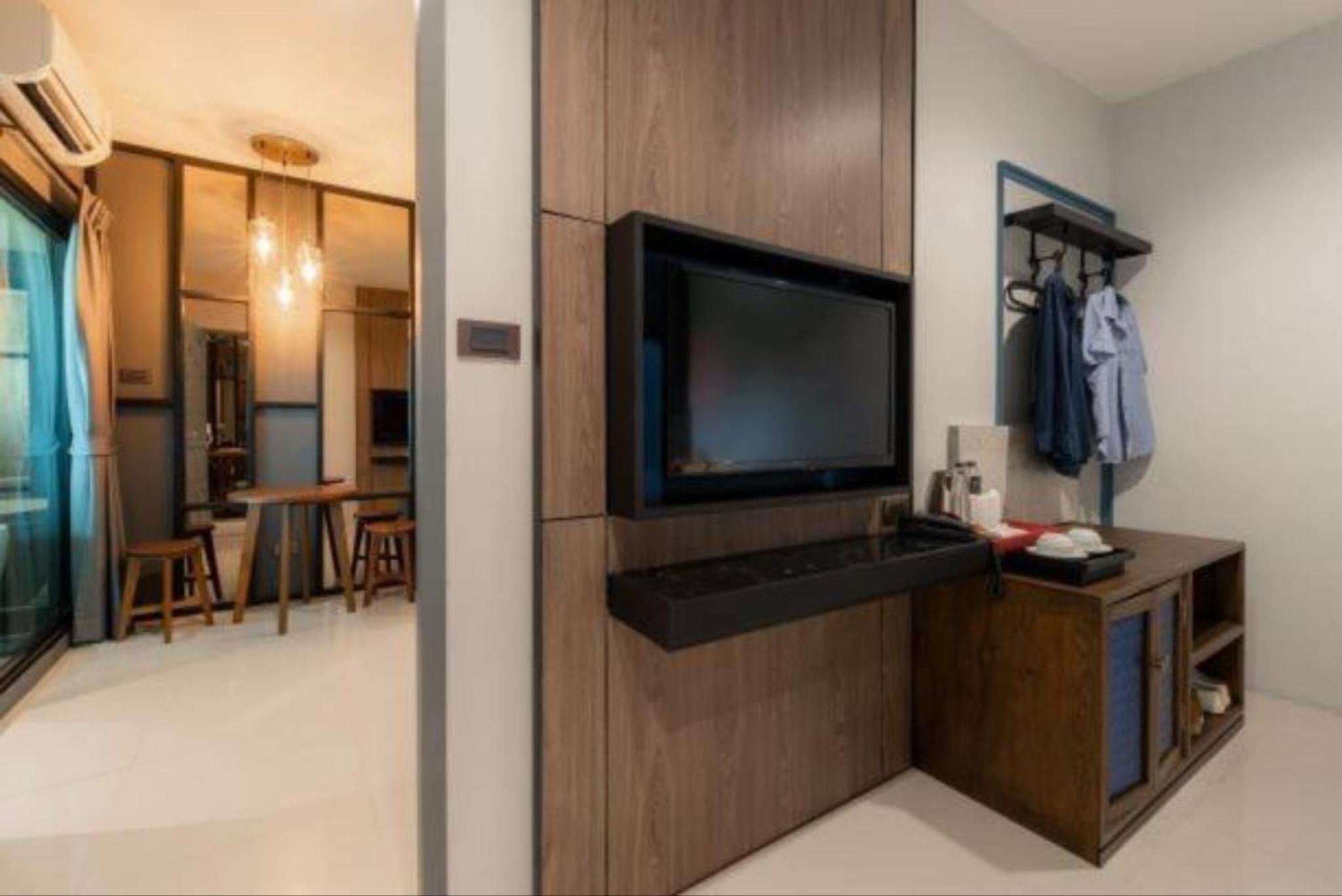One-Bedroom Suite - Photo 7