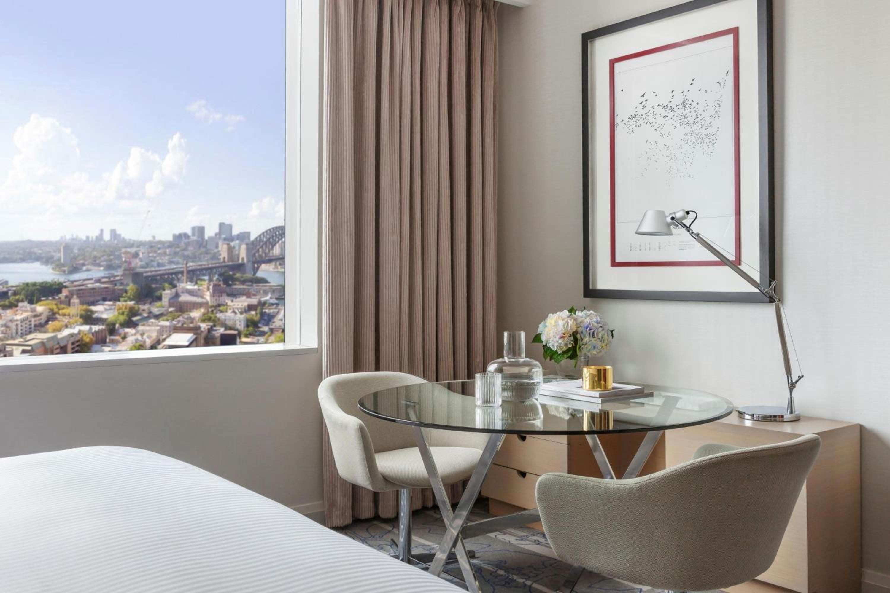 Guest room, 1 King Bed with Harbor Bridge View thumbnail 5