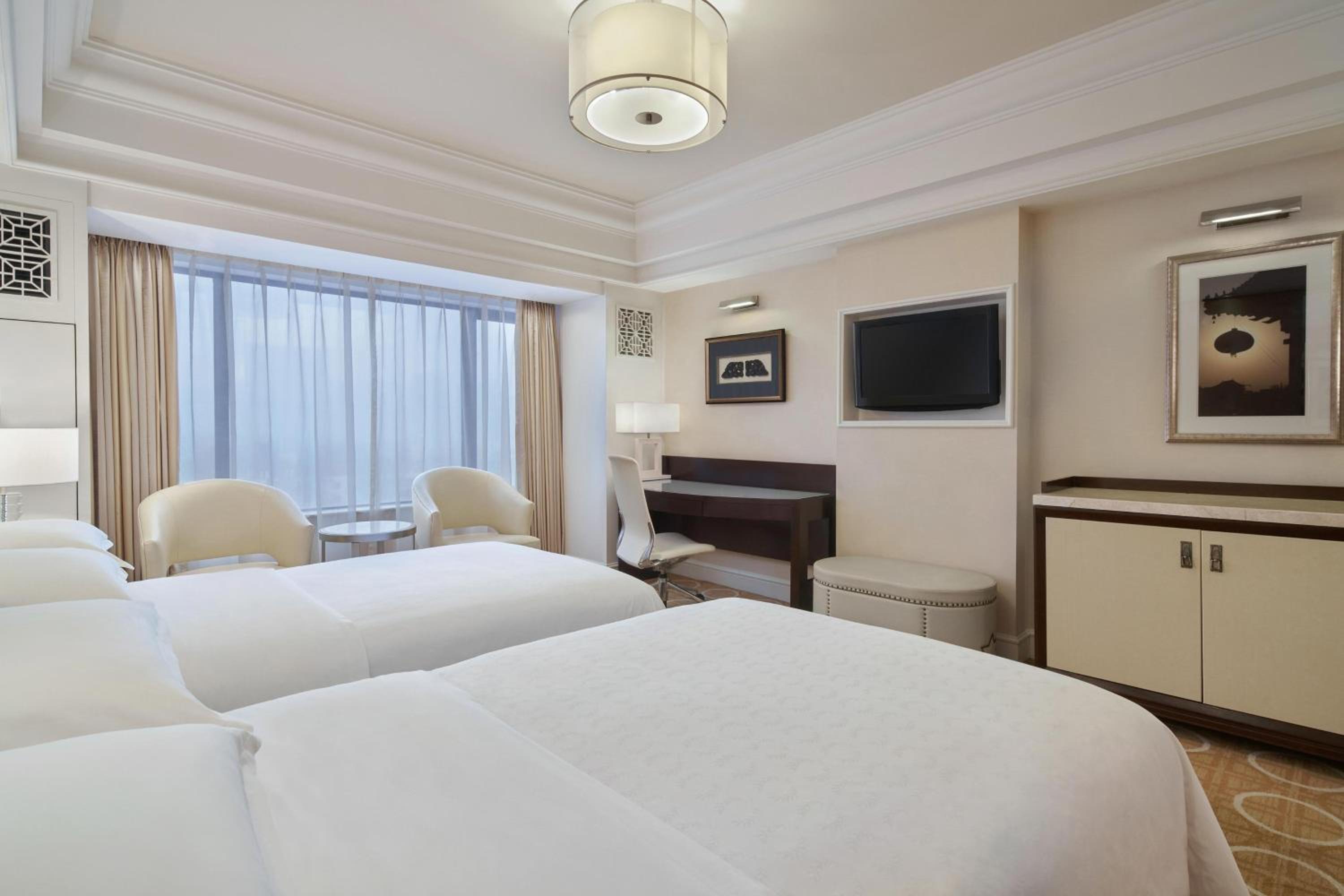 Club Twin Room with City View