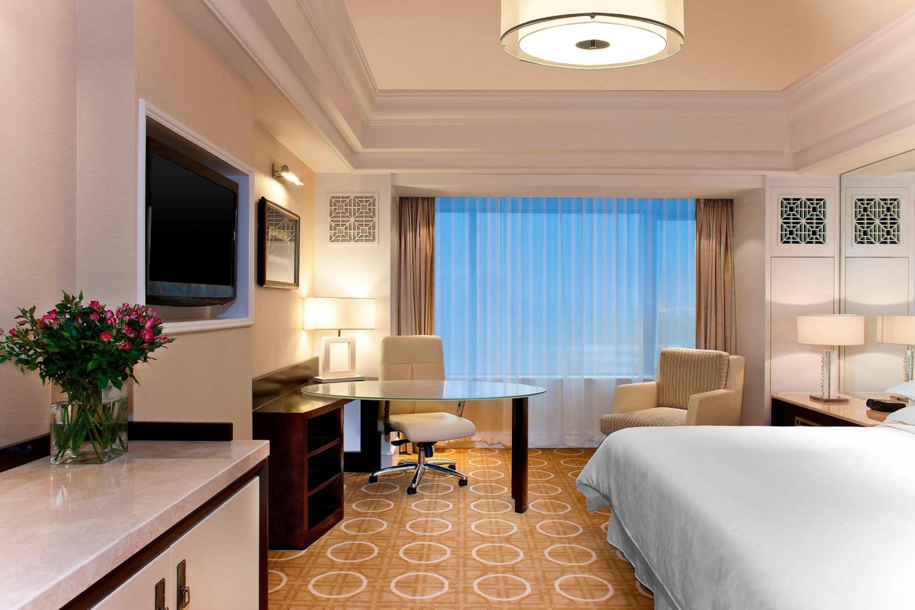 Club King Room with City View