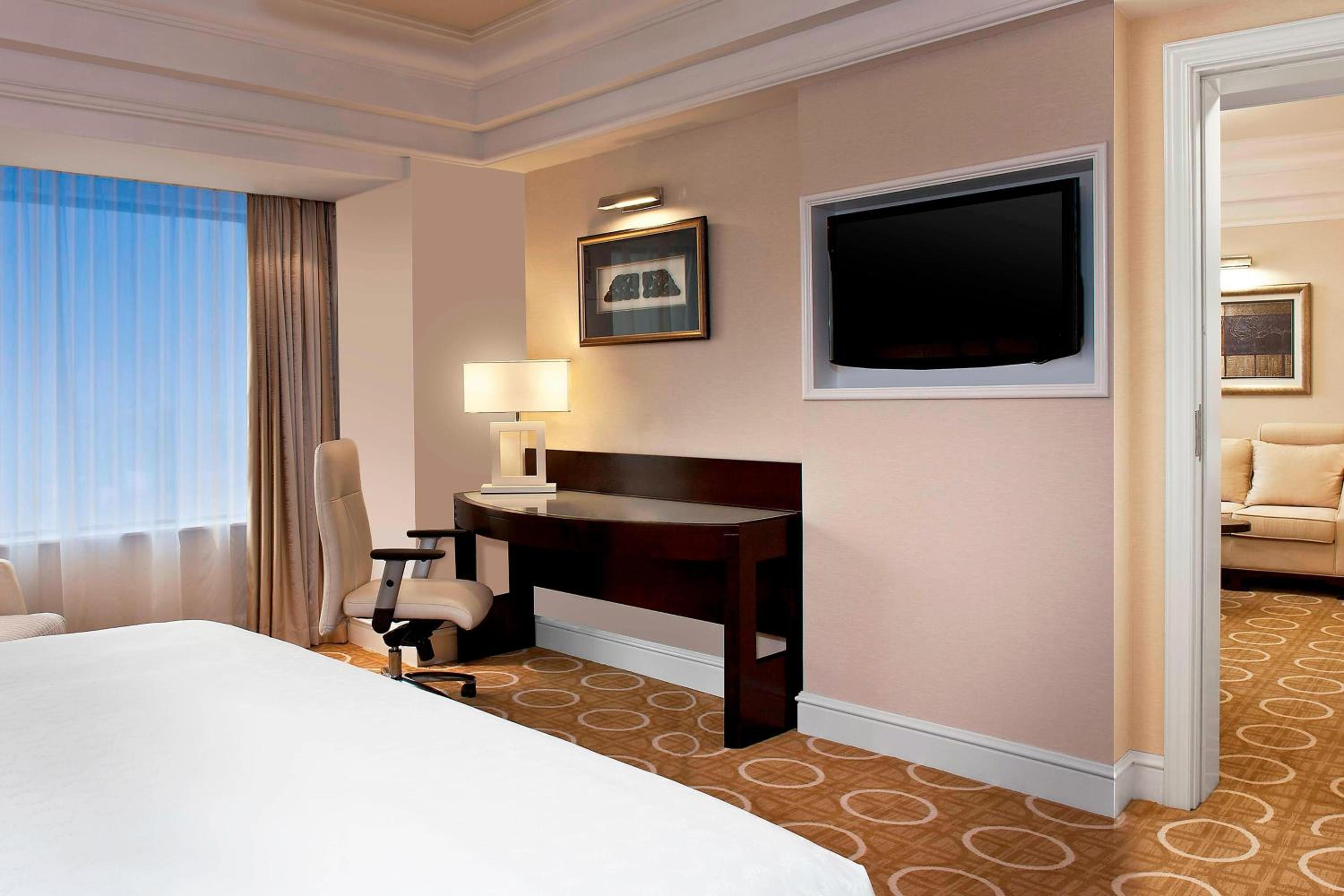 Club King Suite with City view