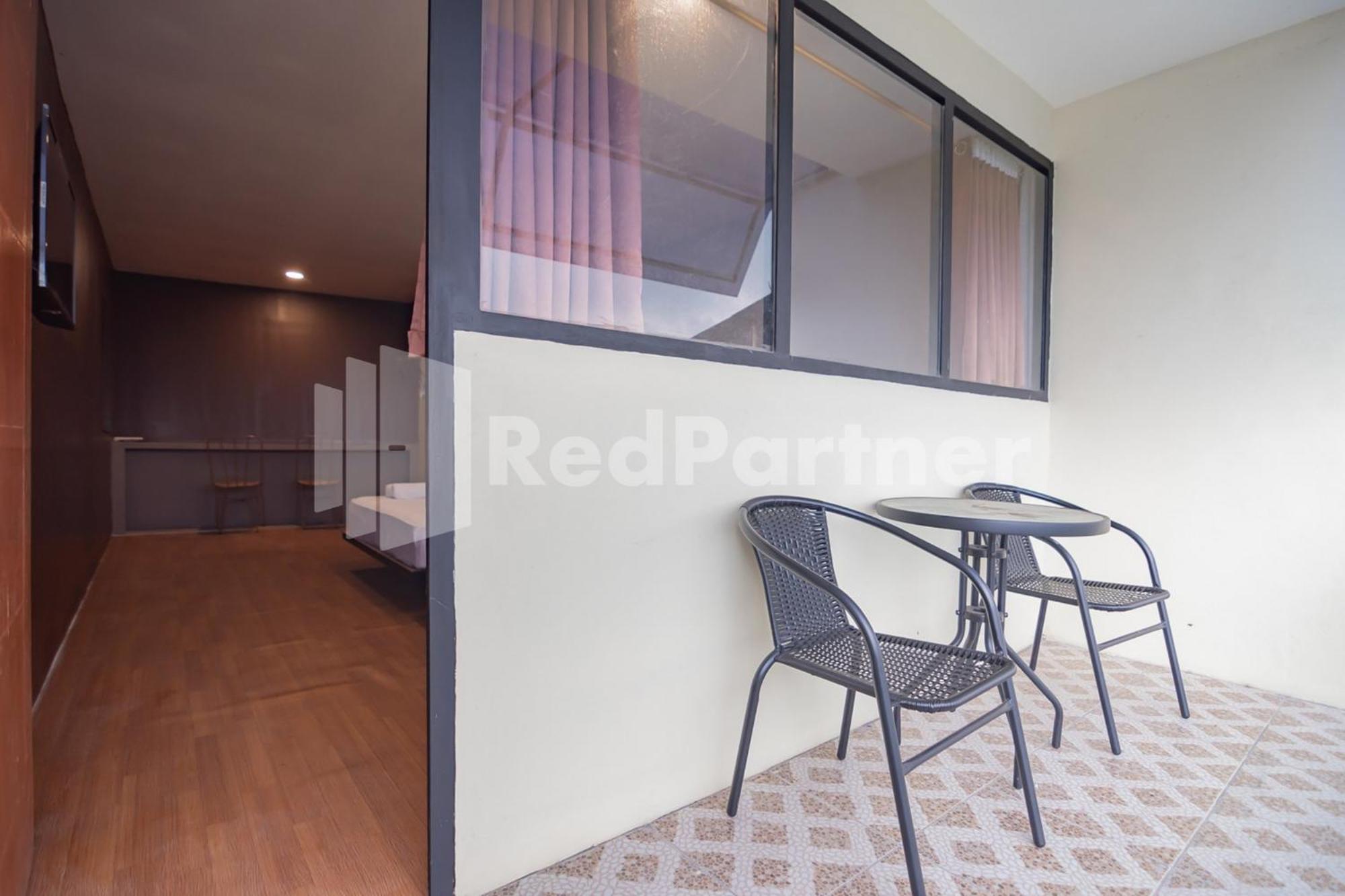 Family Room - Photo 4