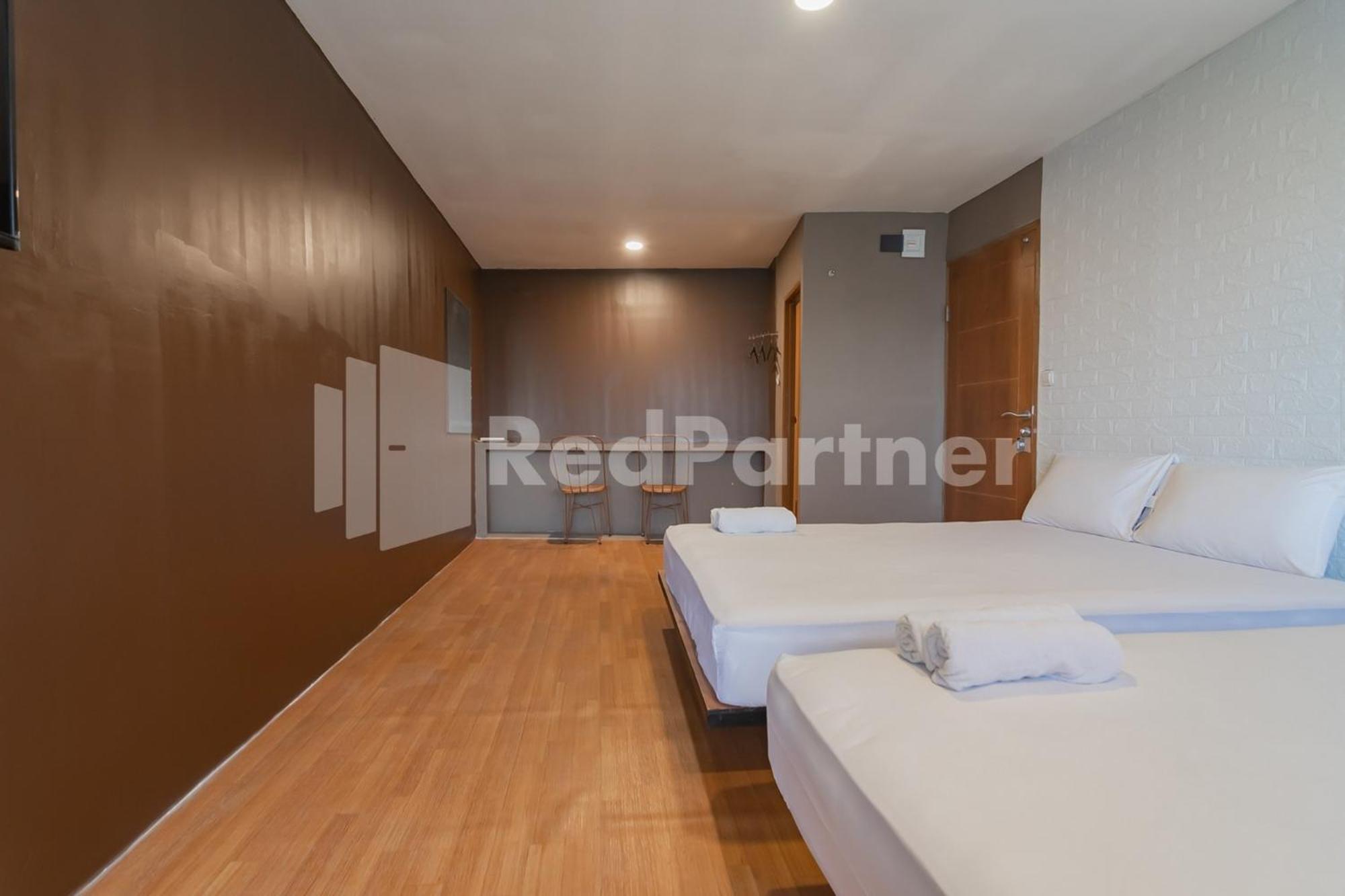 Family Room - Photo 10