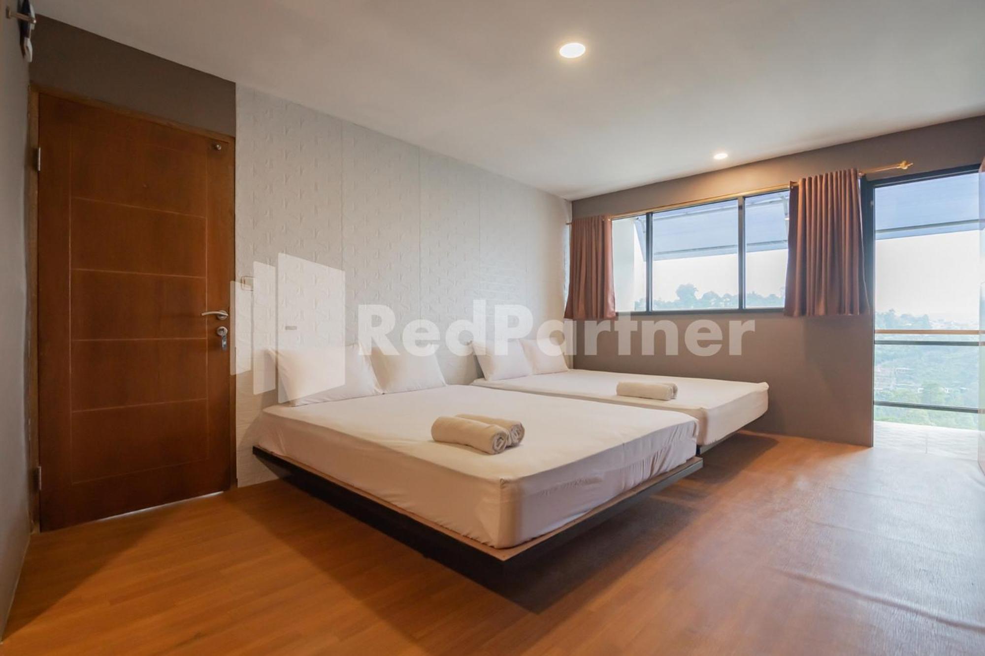 Family Room - Photo 11