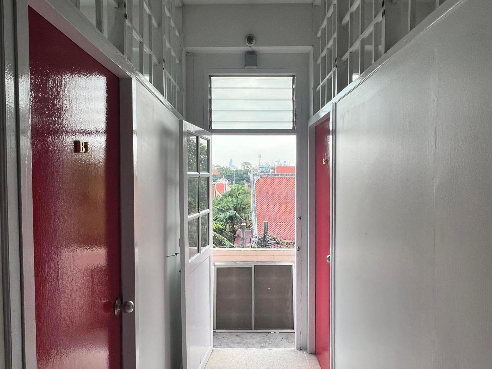 Single Room with Shared Bathroom photo 3