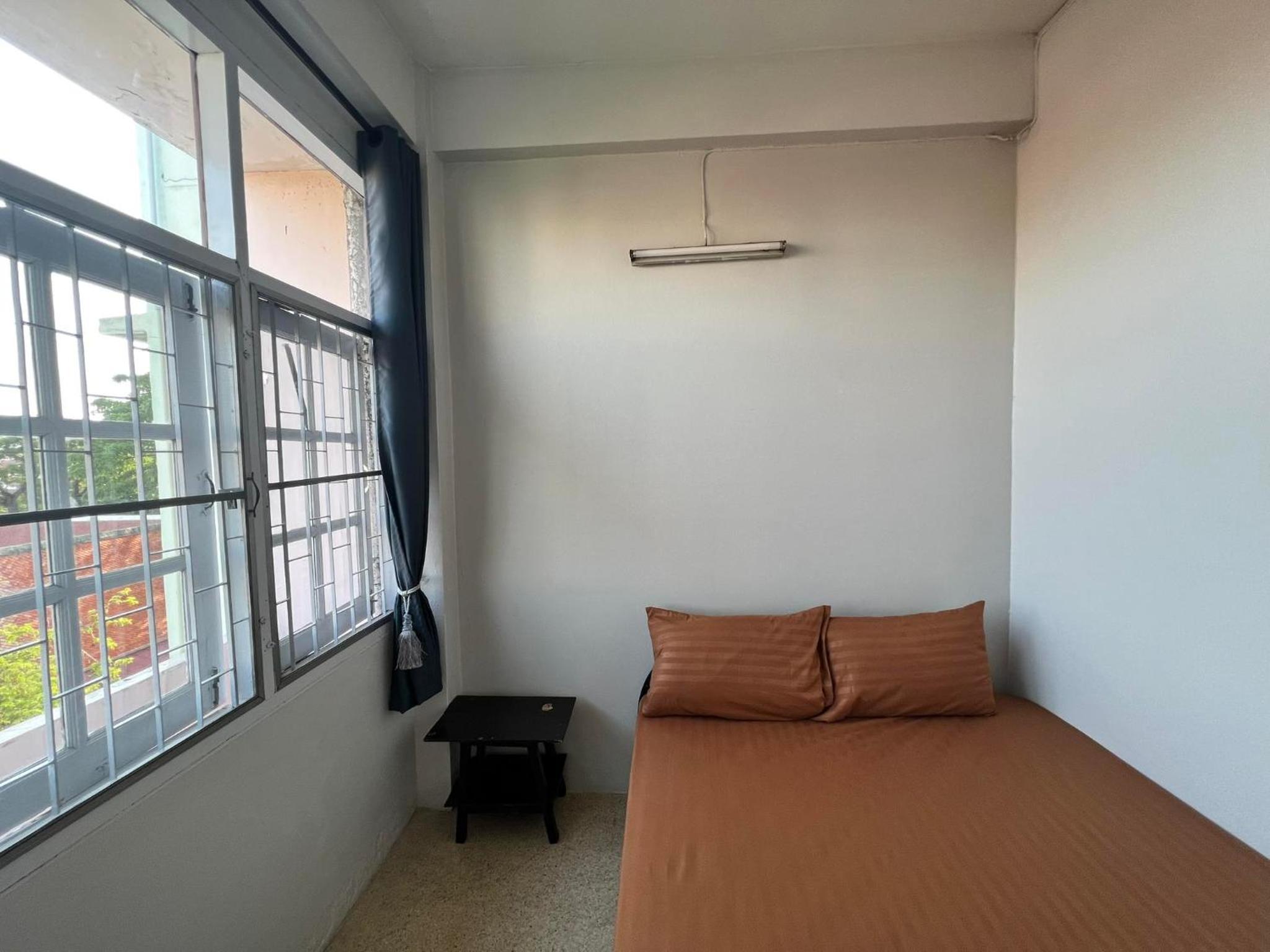 Double Room with Shared Bathroom photo 3