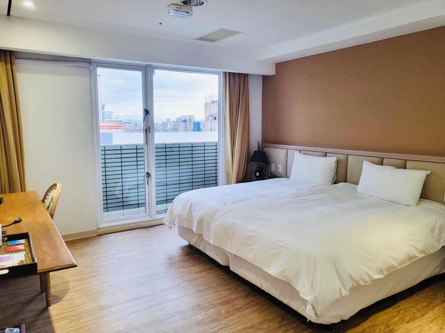 Superior Double Room with Balcony - Photo 3