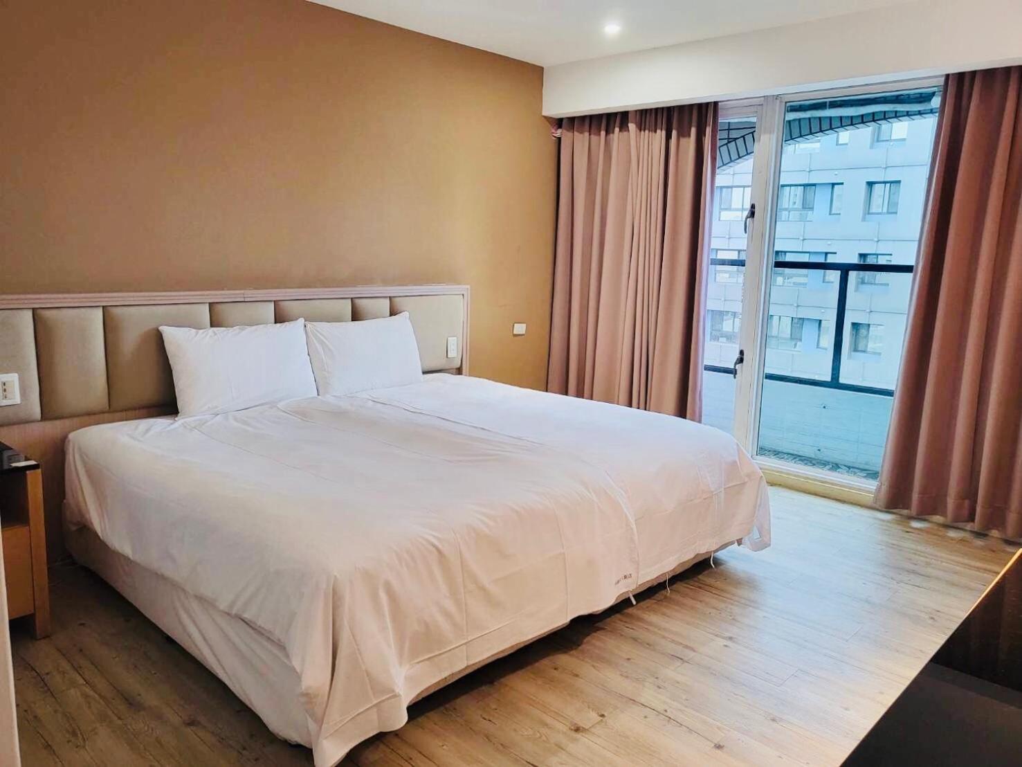 Superior Double Room with Balcony - Photo 10
