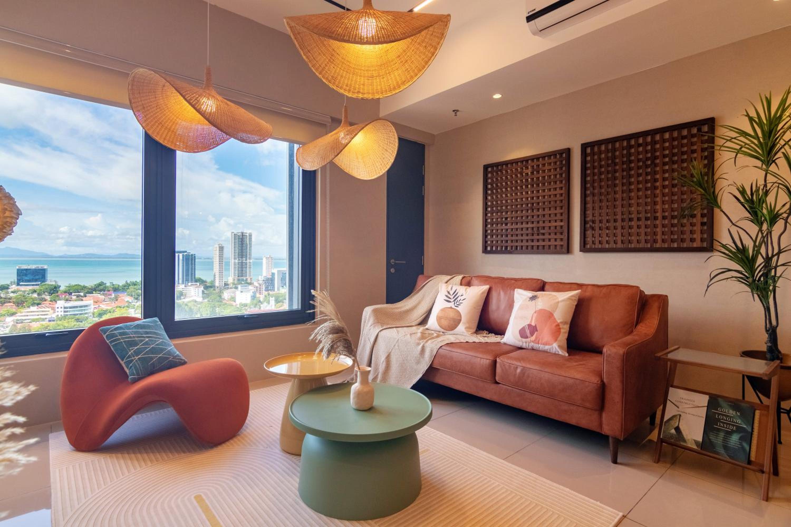 Oxford - 3 Bedroom Apartment with Sea View