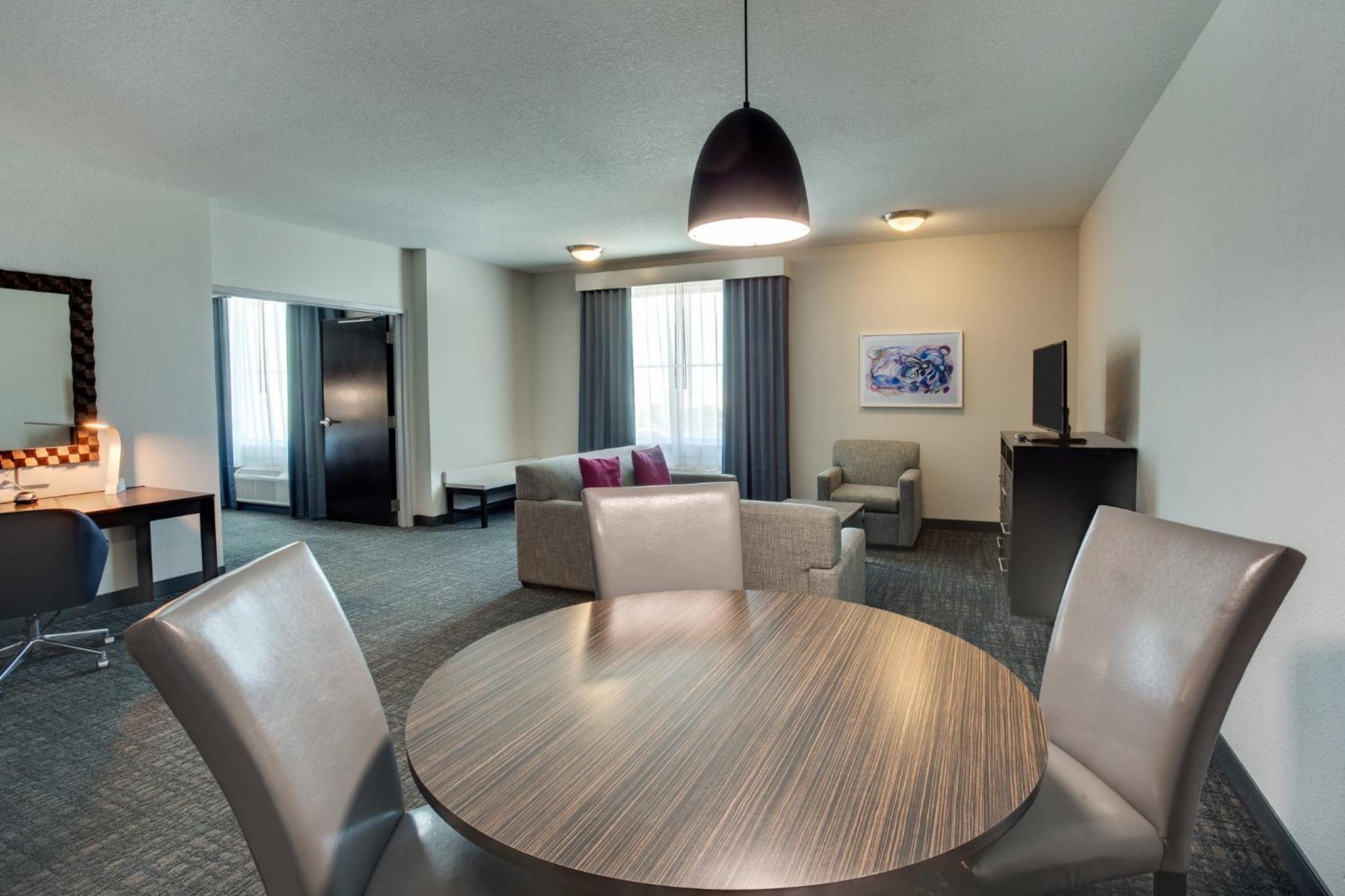 One-Bedroom Suite with Sofa Bed photo 3