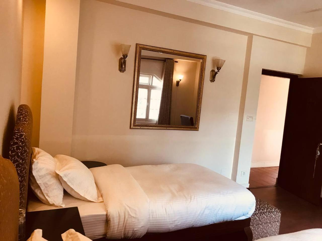 Heritage Deluxe Twin Room - Photo 11
