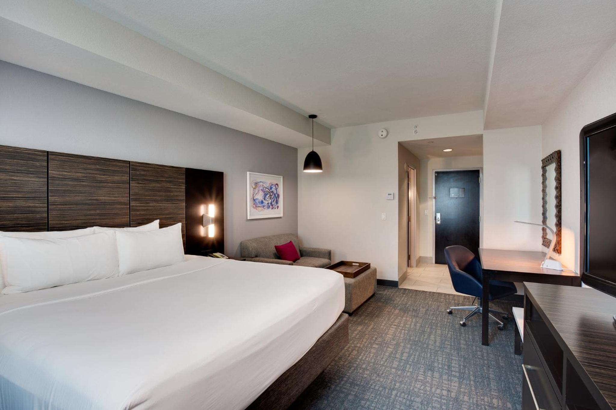 Standard King Room - Photo 6