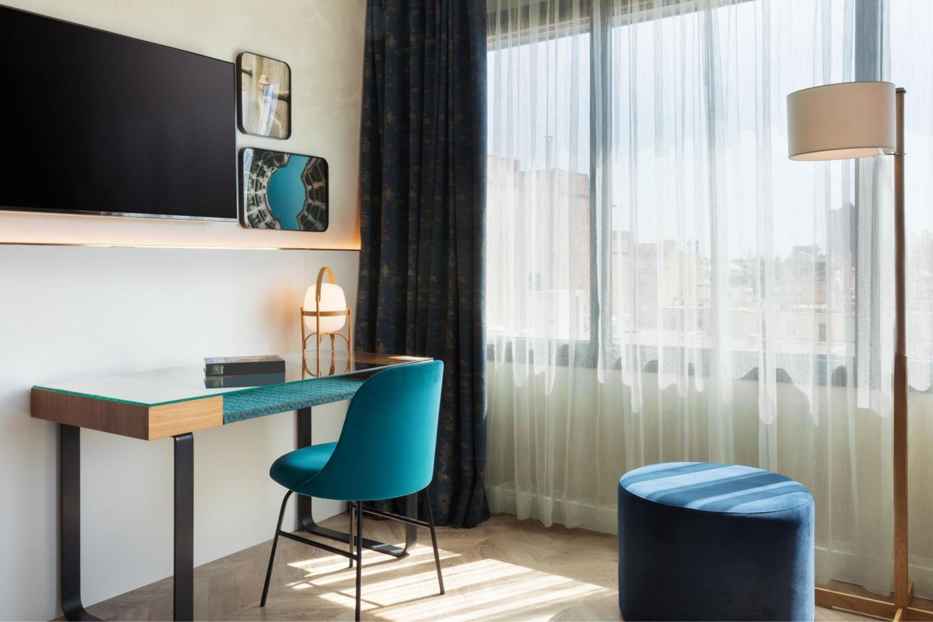 Prestige Corner Room