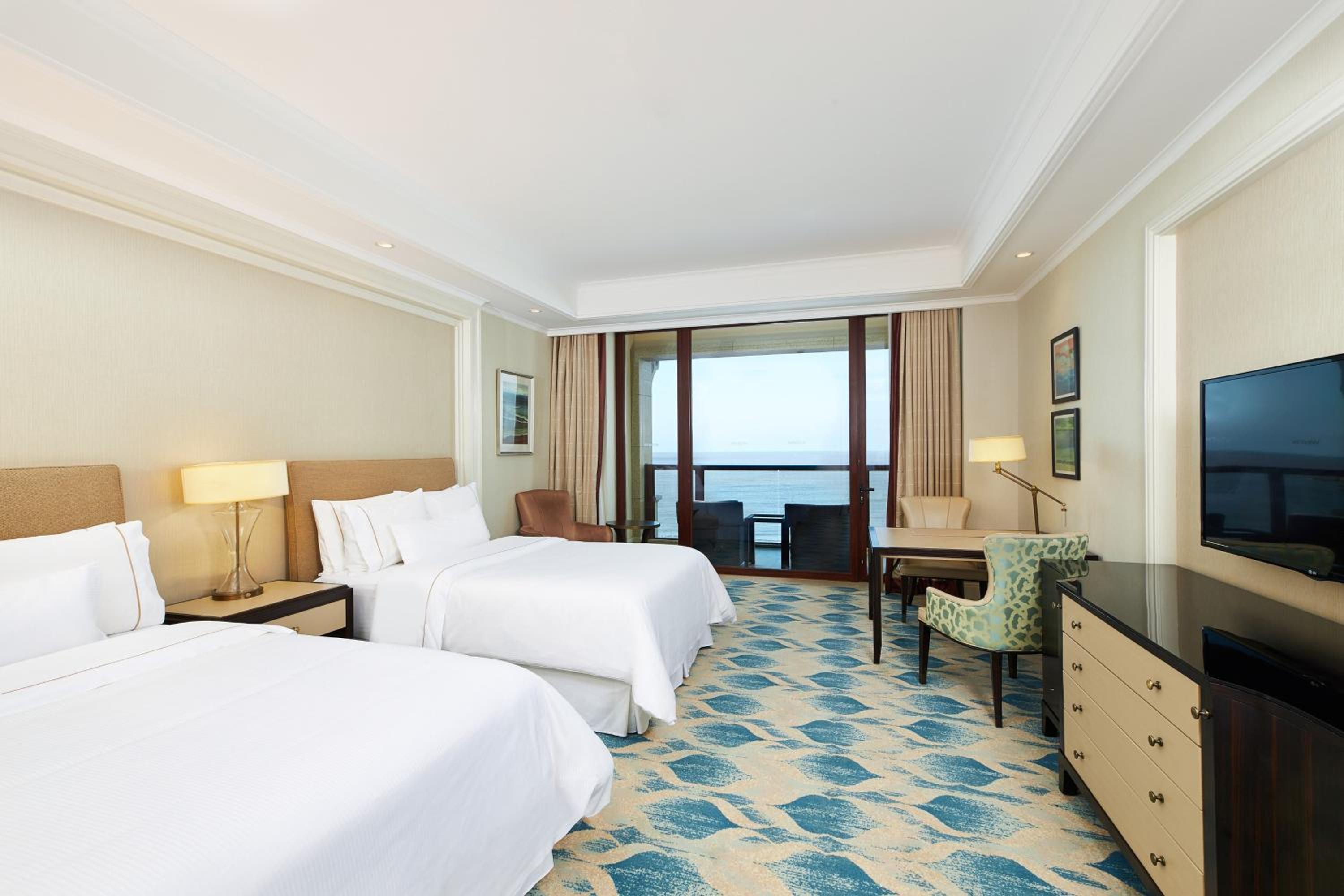 Deluxe Twin Room with Sea View