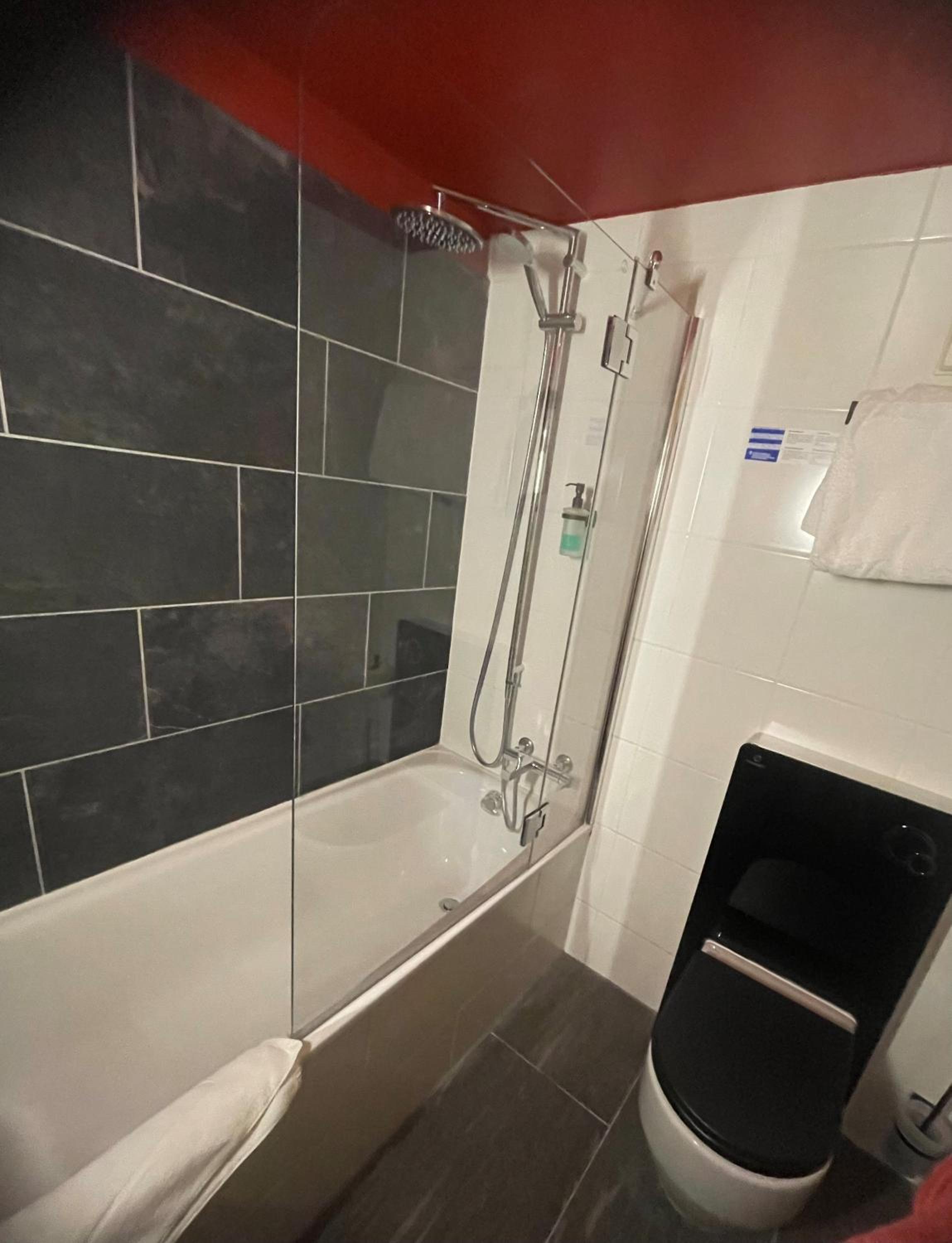 Standard Double Room - Photo 12