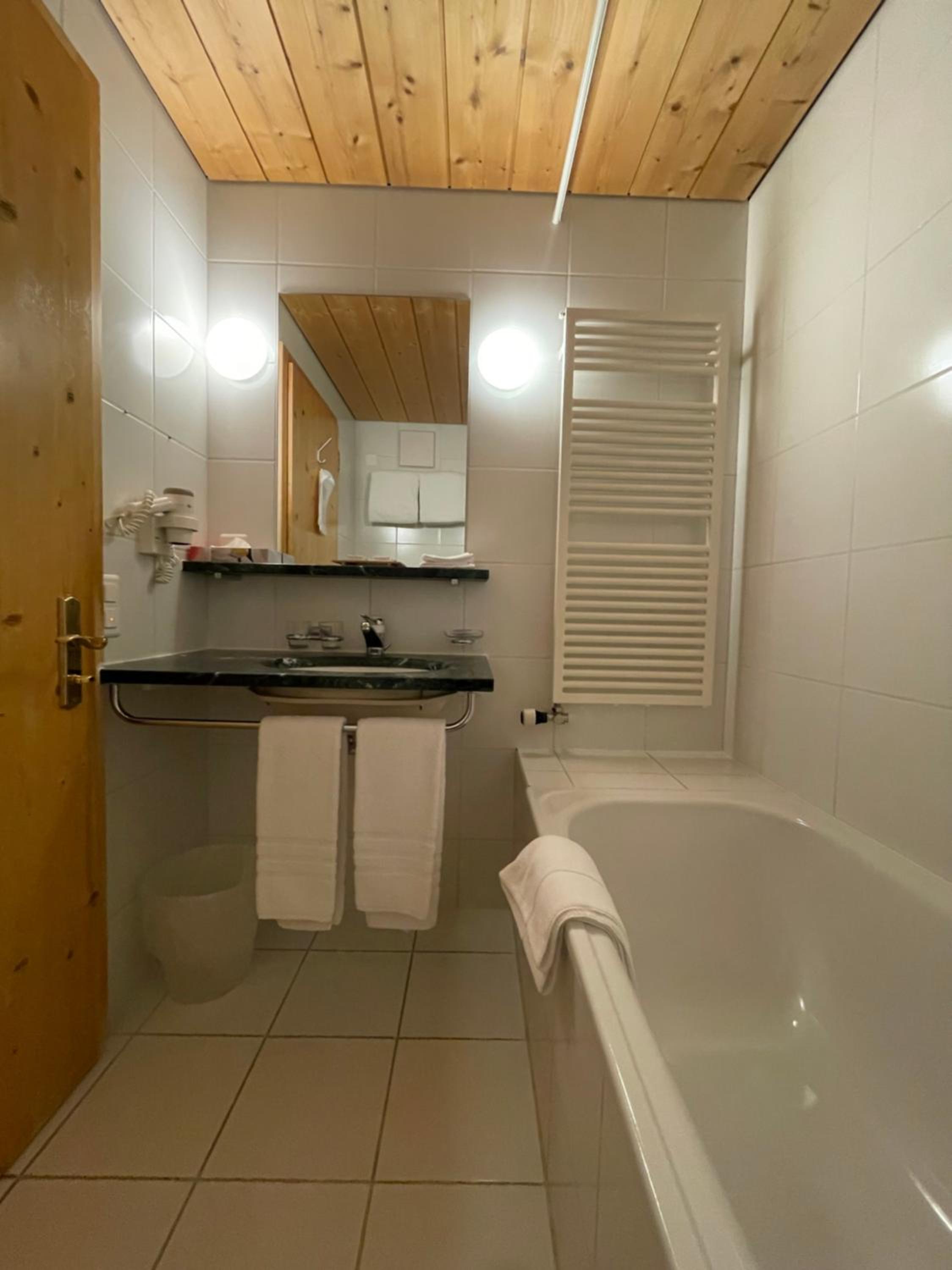 Standard Double Room - Photo 13