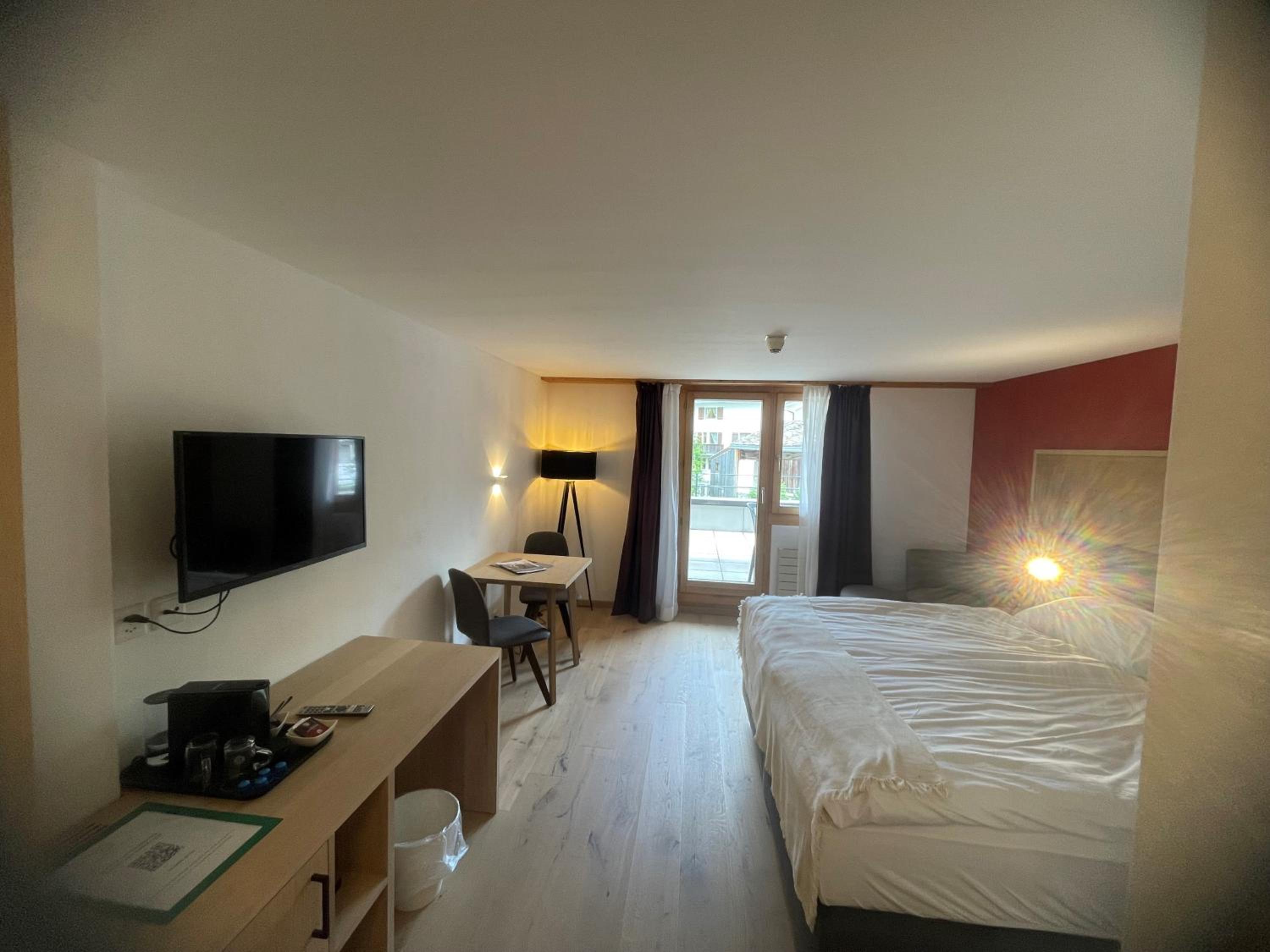 Standard Double Room - Photo 11