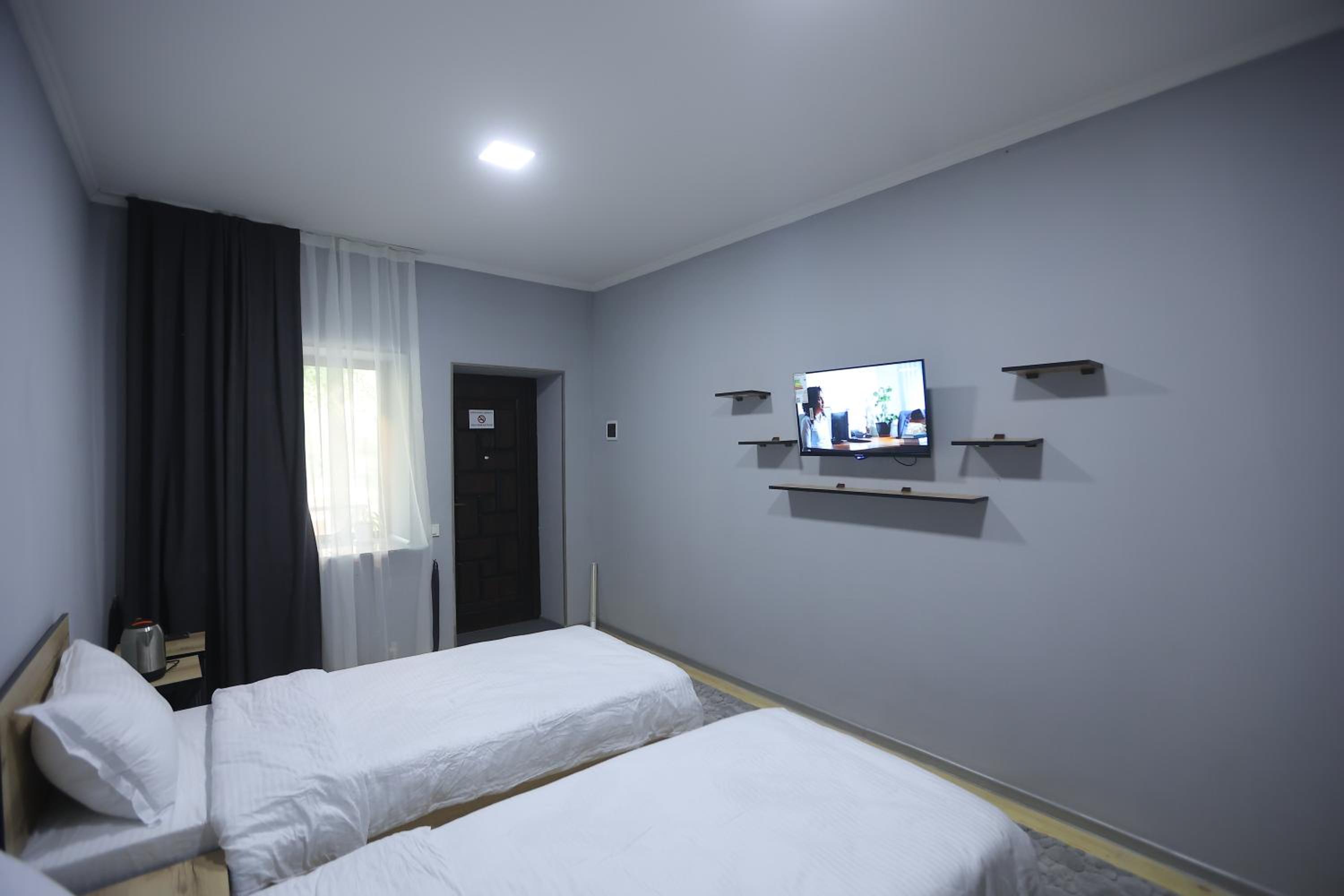 Standard Twin Room with Mountain View photo 1
