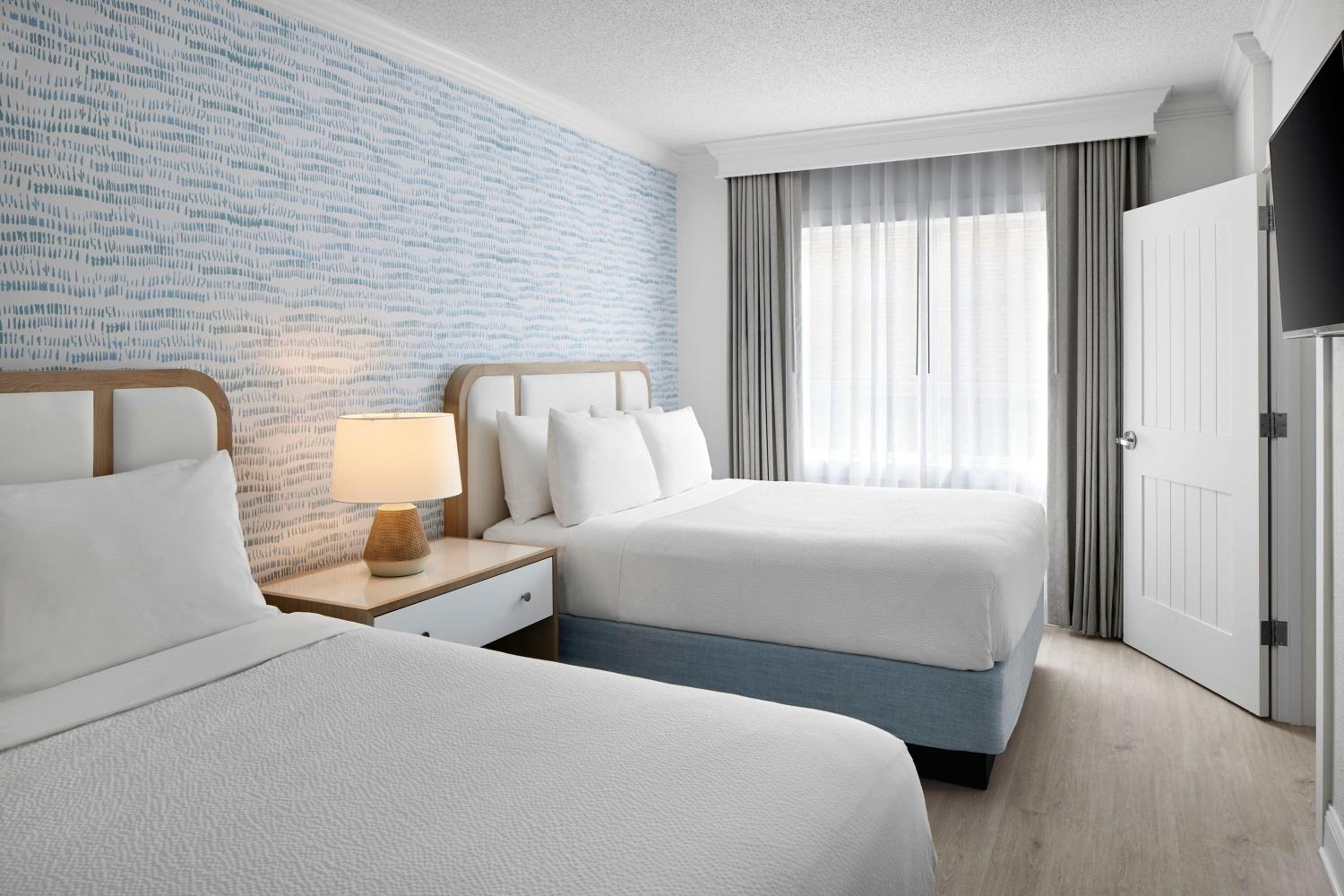 One-Bedroom Queen Suite with City View