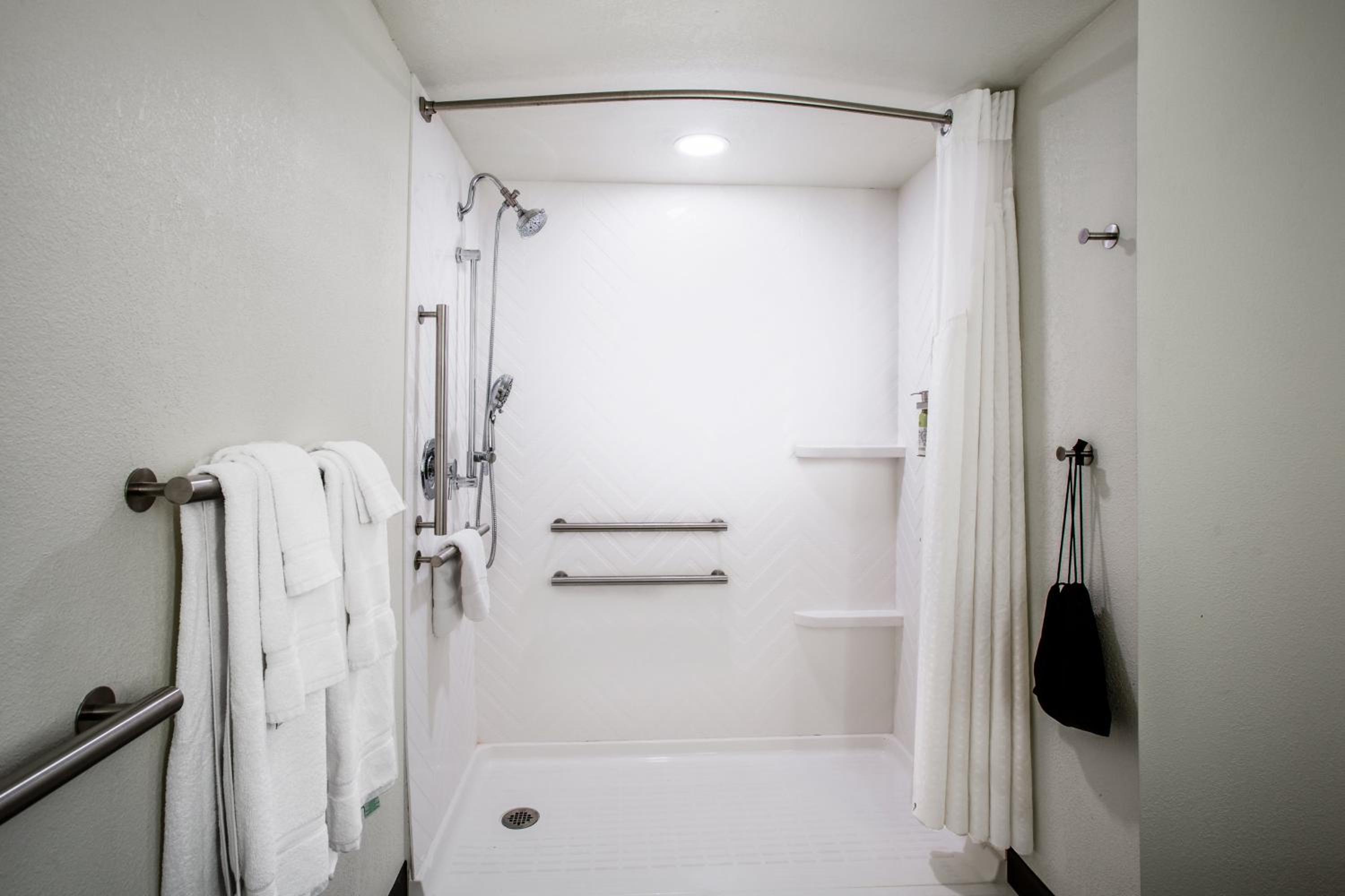Standard Queen Room with Two Queen Beds and Mobility Accessible Roll-In Shower - Photo 2