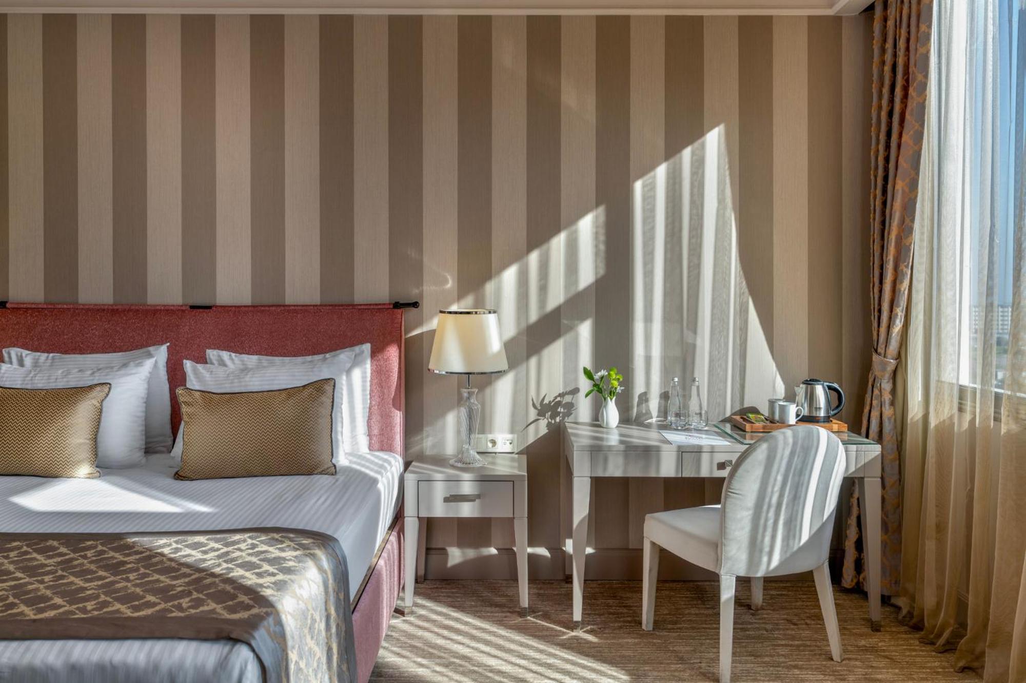 Executive Suite - Photo 8