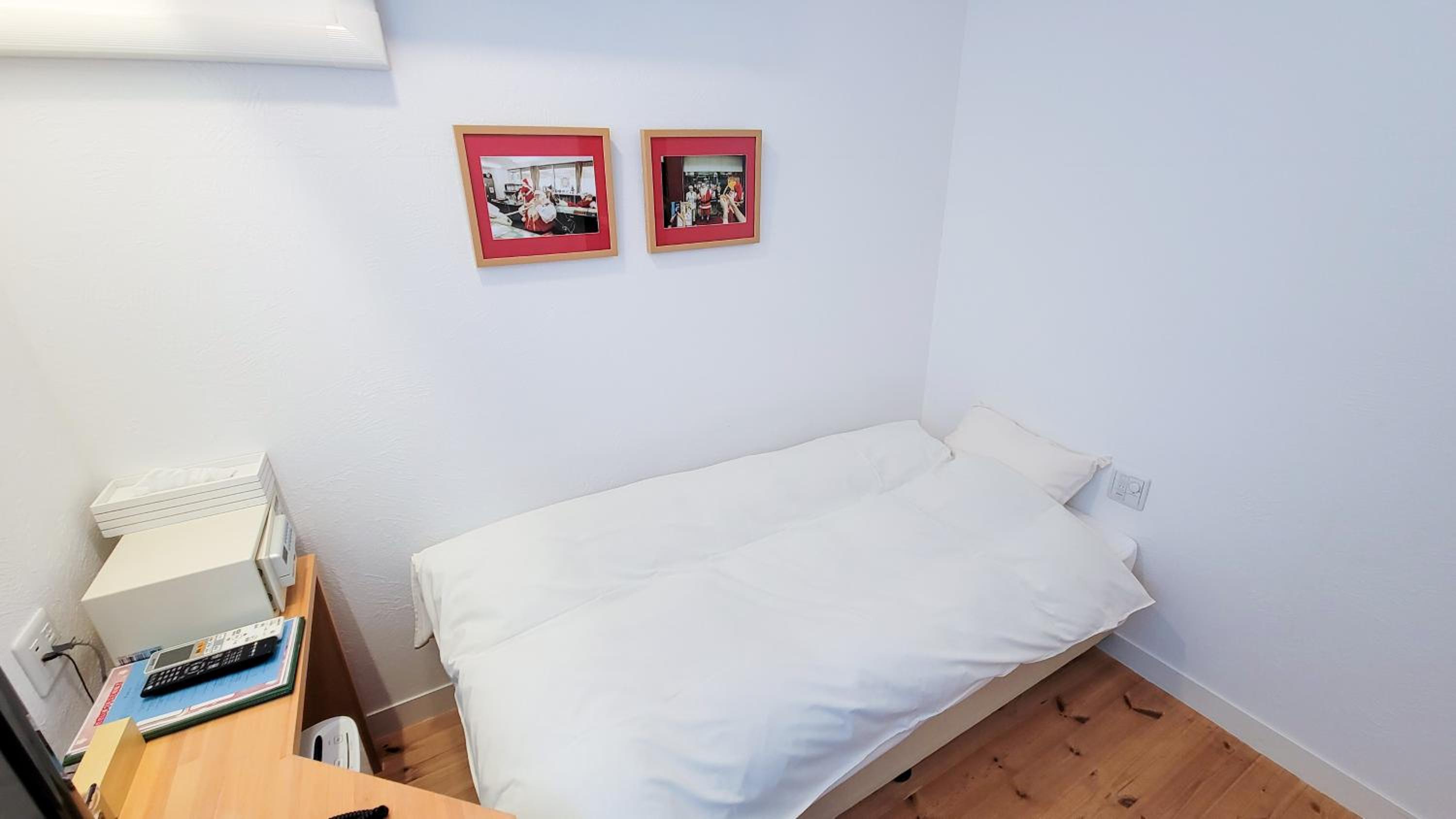 Single Room - Photo 1