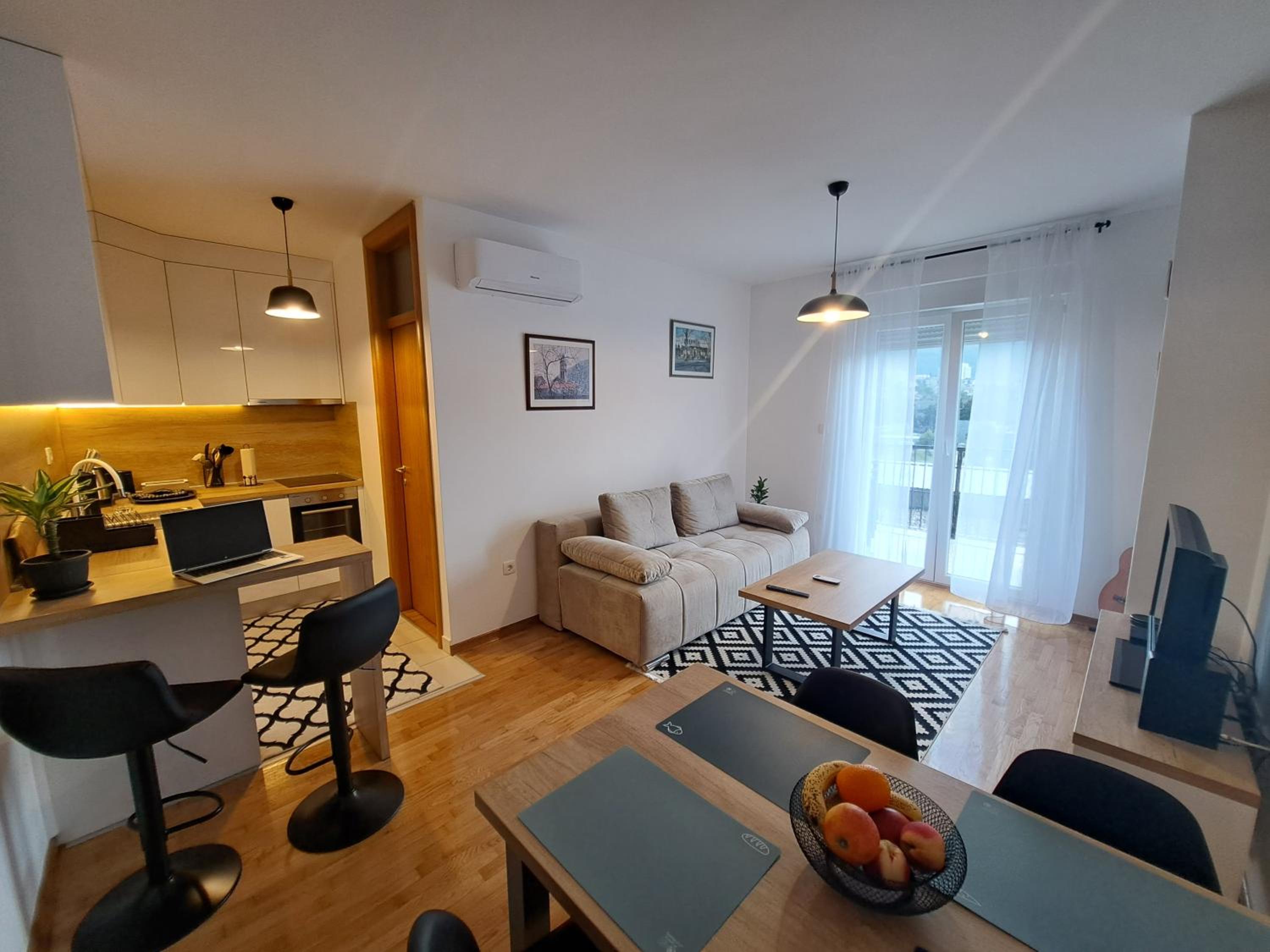 One-Bedroom Apartment photo 2