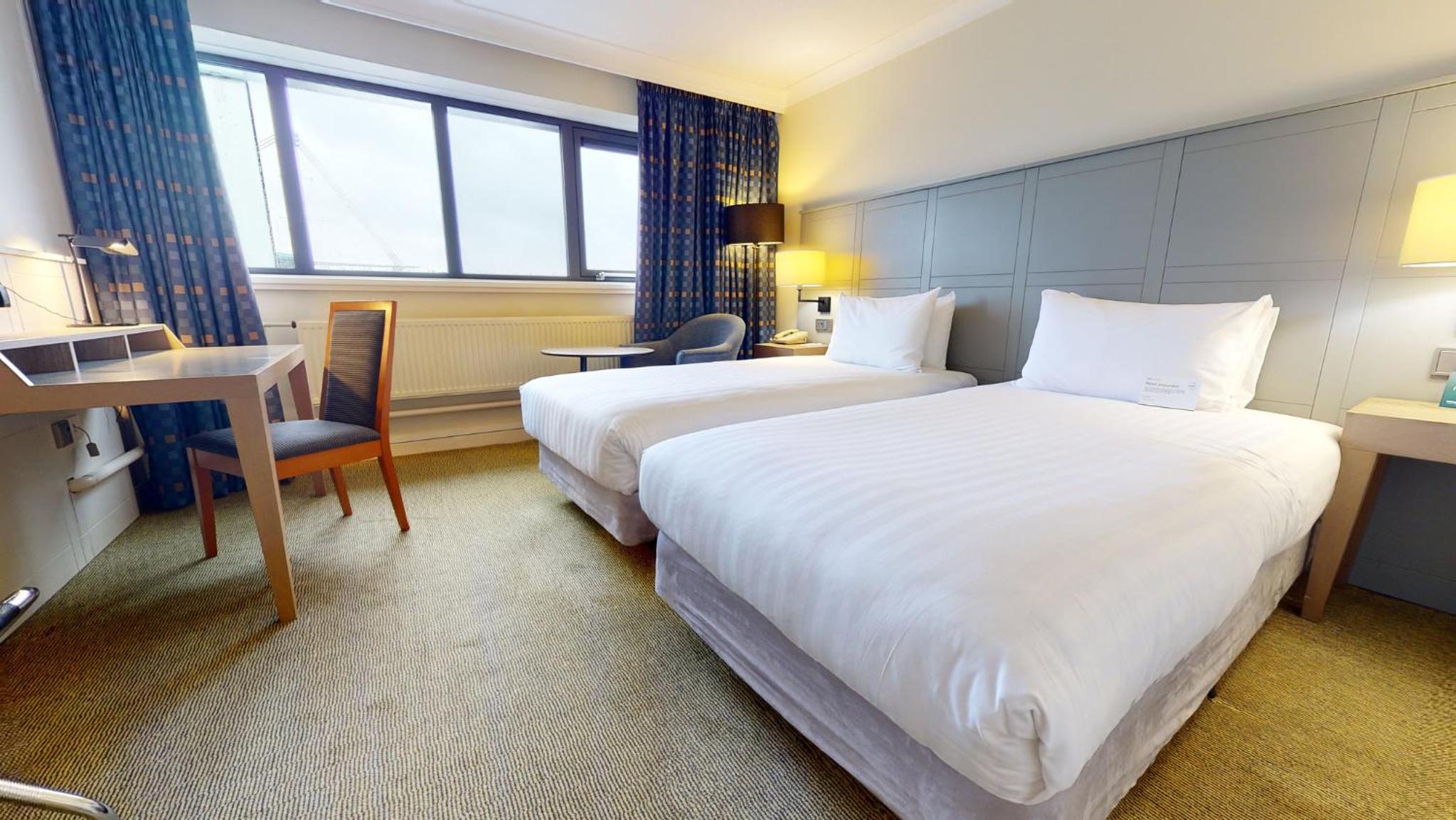 Standard Twin Room - Photo 4