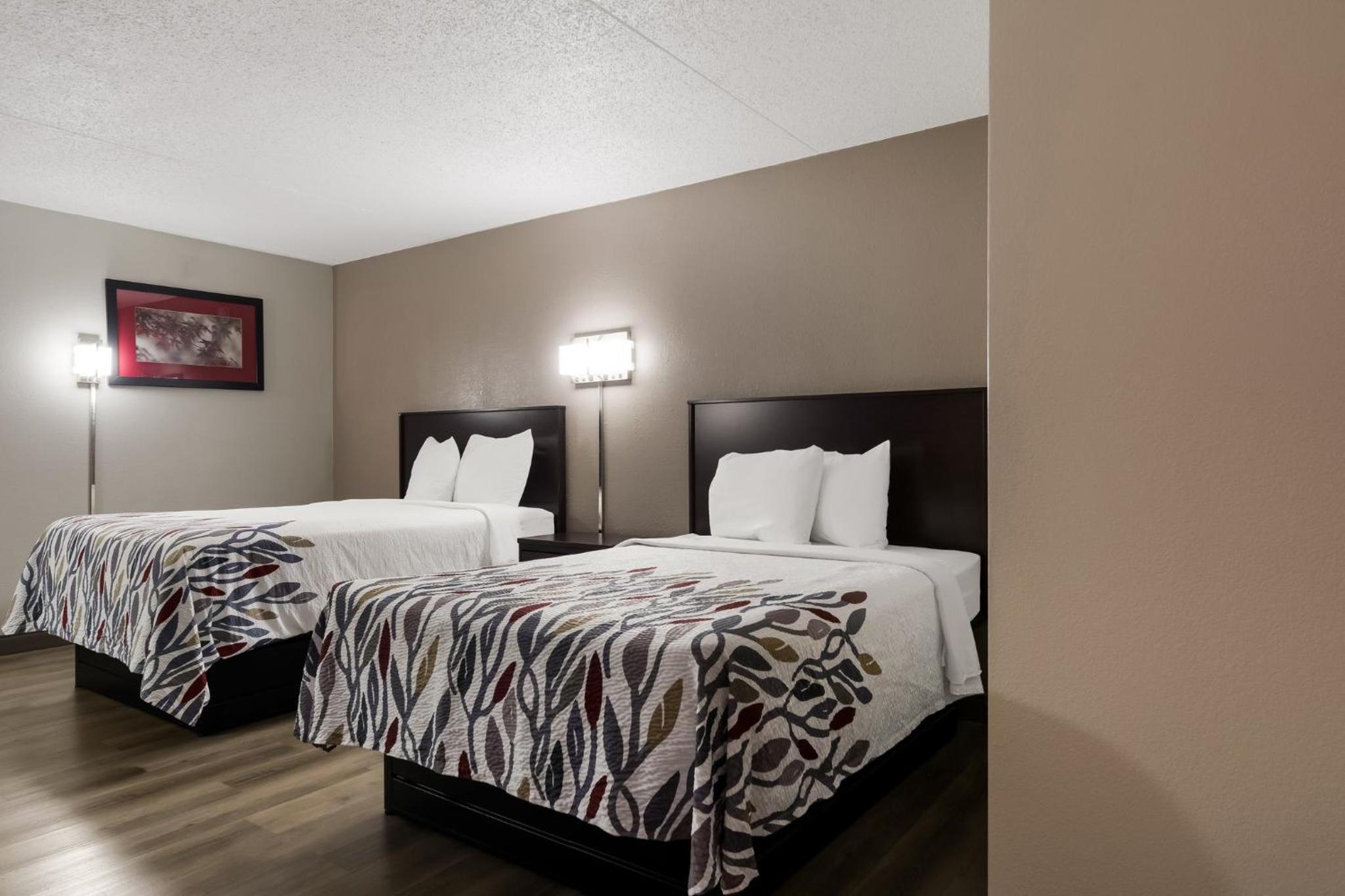 Deluxe Room with Two Double Beds Disability Access Non-Smoking - Photo 4