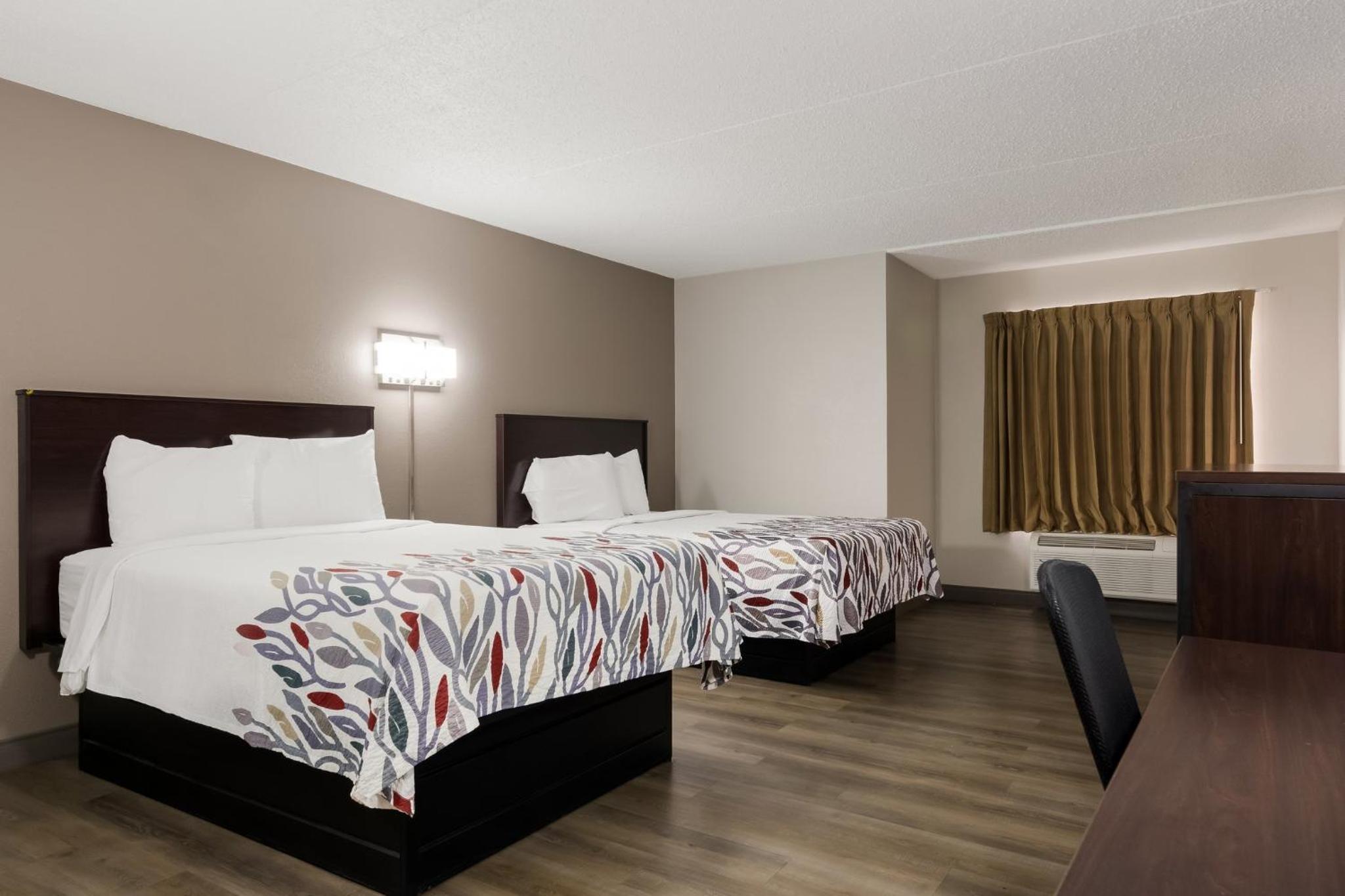 Deluxe Room with Two Double Beds Disability Access Non-Smoking - Photo 3
