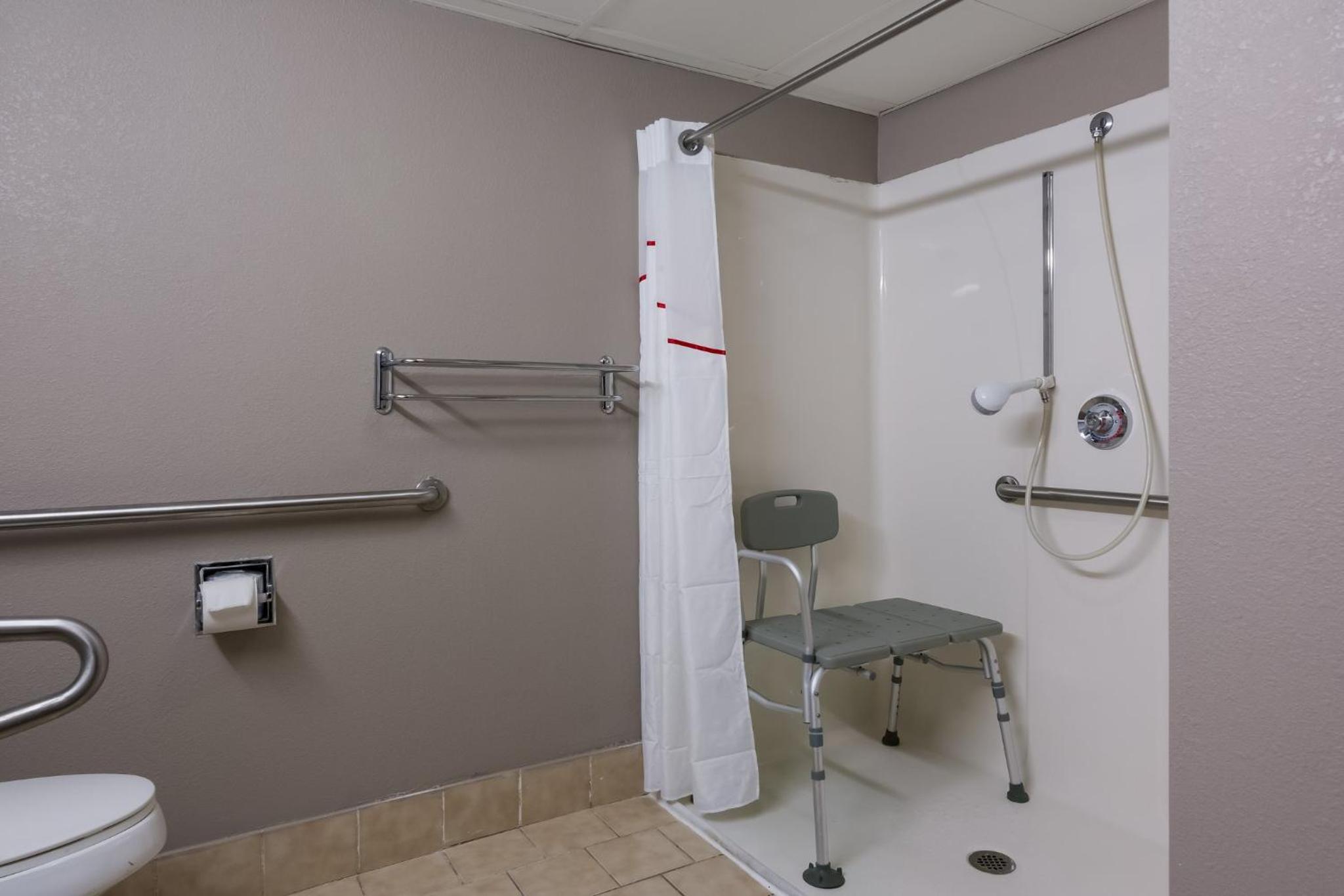 Superior King Room Disability Access Roll-In Shower Non-Smoking - Photo 2