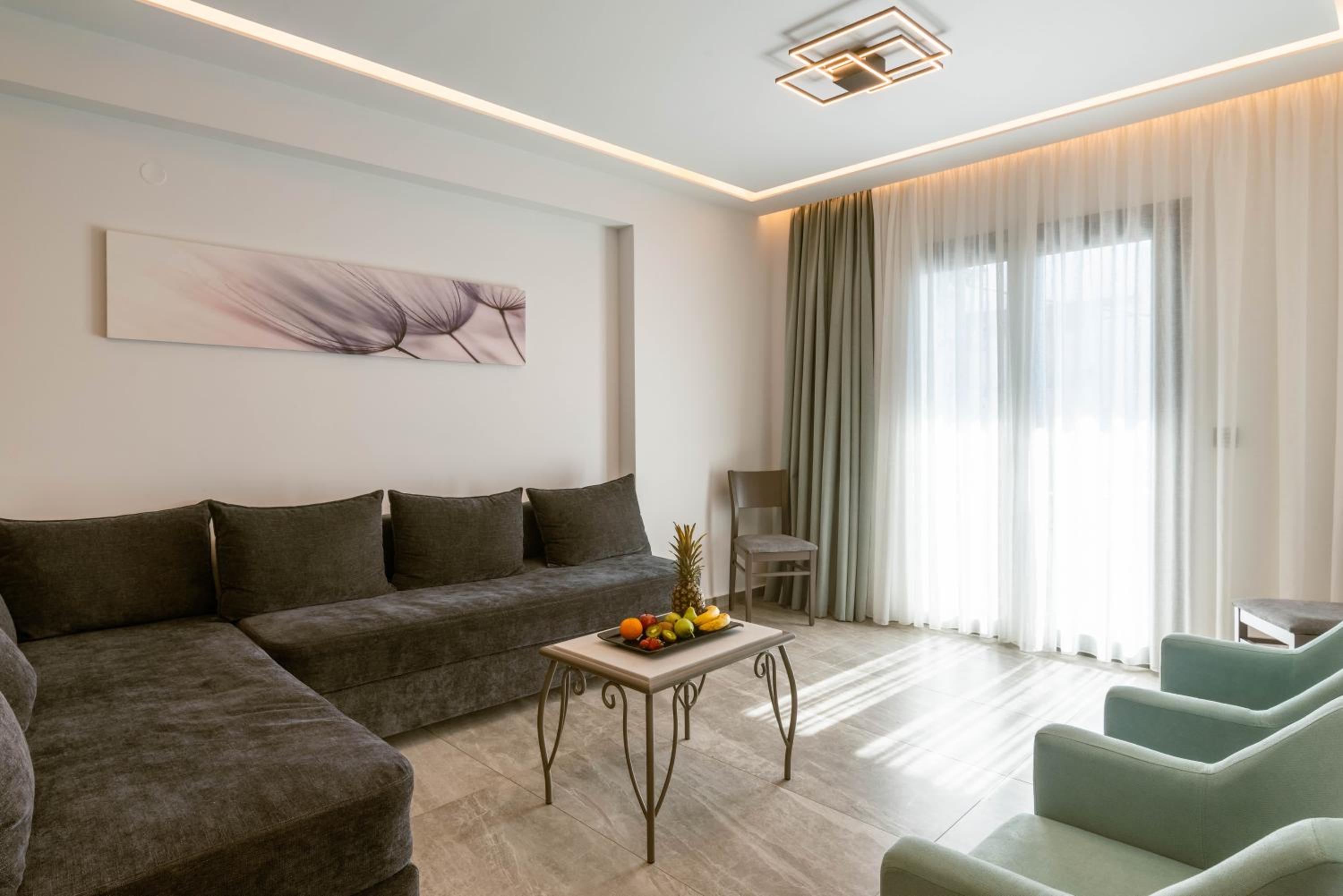 Executive Family Apartment with Jetted Tub