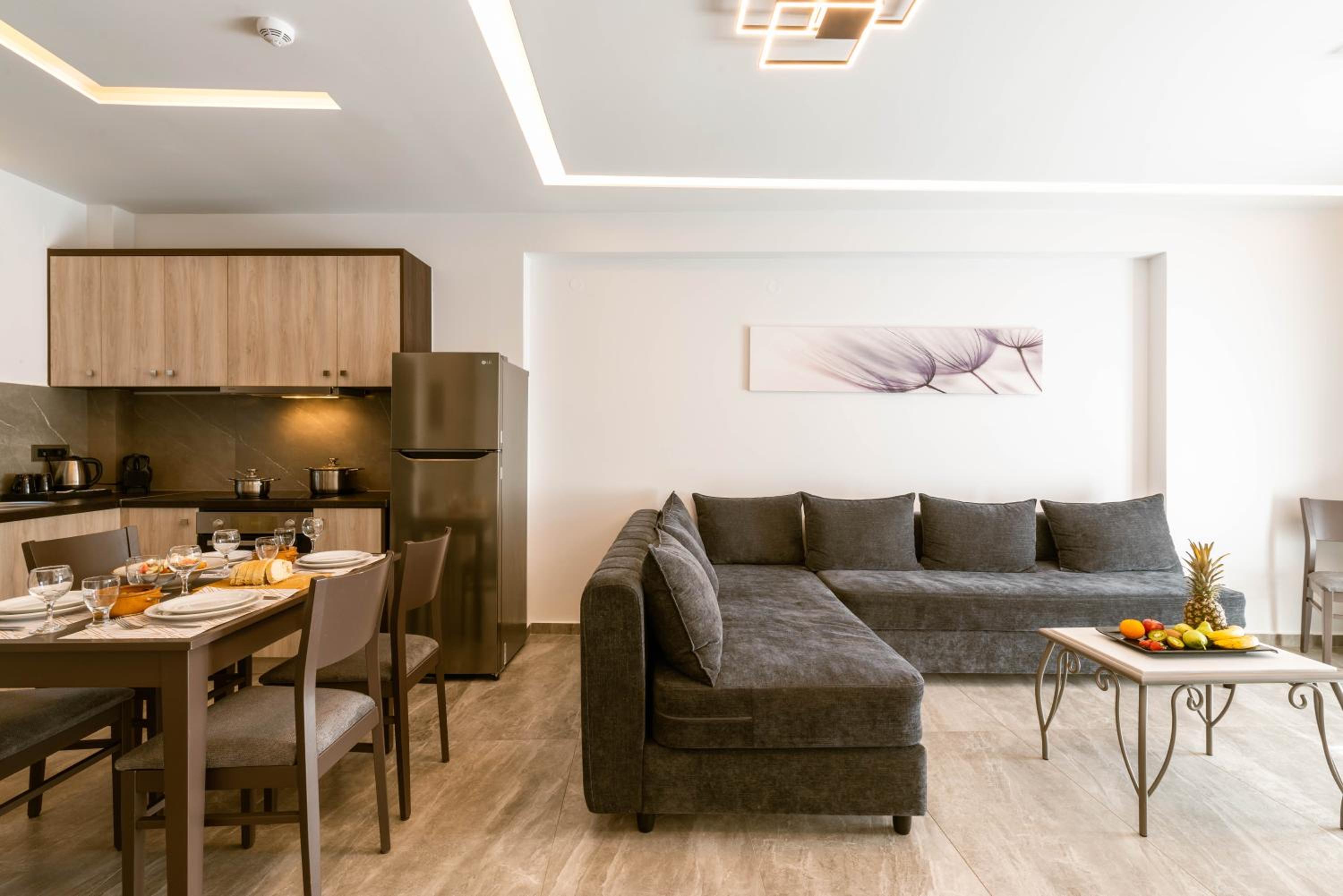 Executive Family Apartment with Jetted Tub thumbnail 5