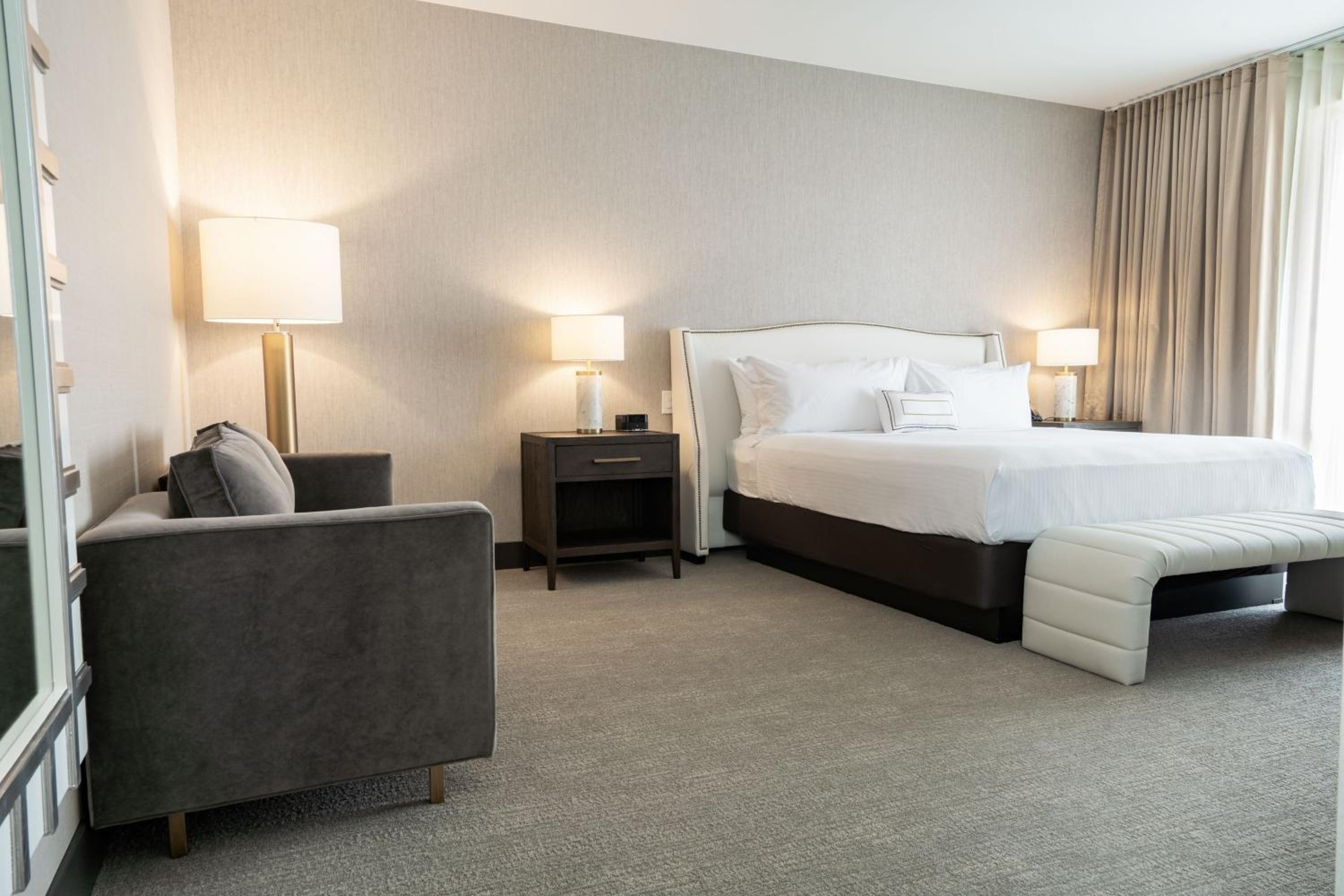 One-Bedroom King Suite with Sofa Bed - Photo 7