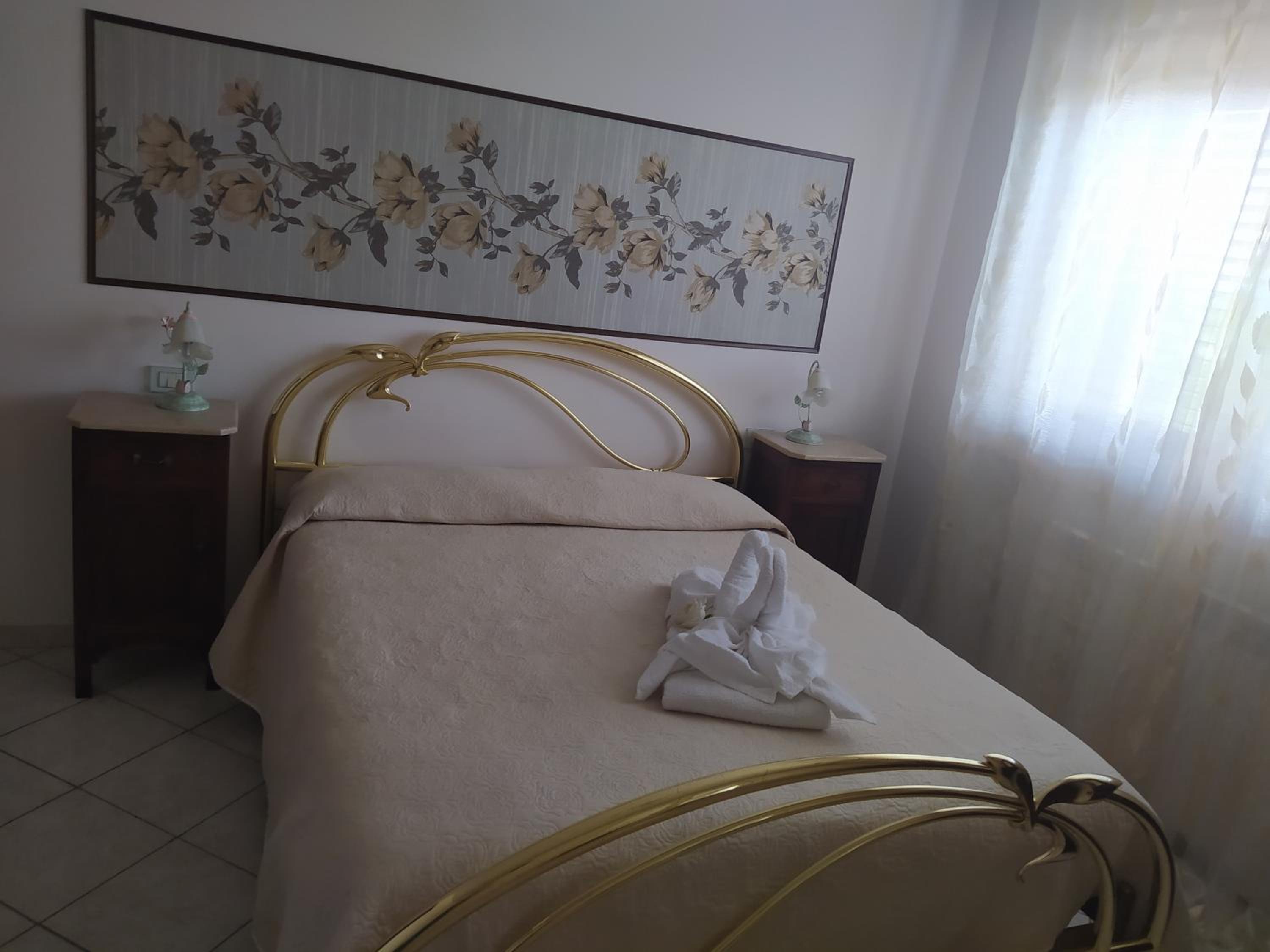 Two-Bedroom Apartment with Balcony - Photo 5