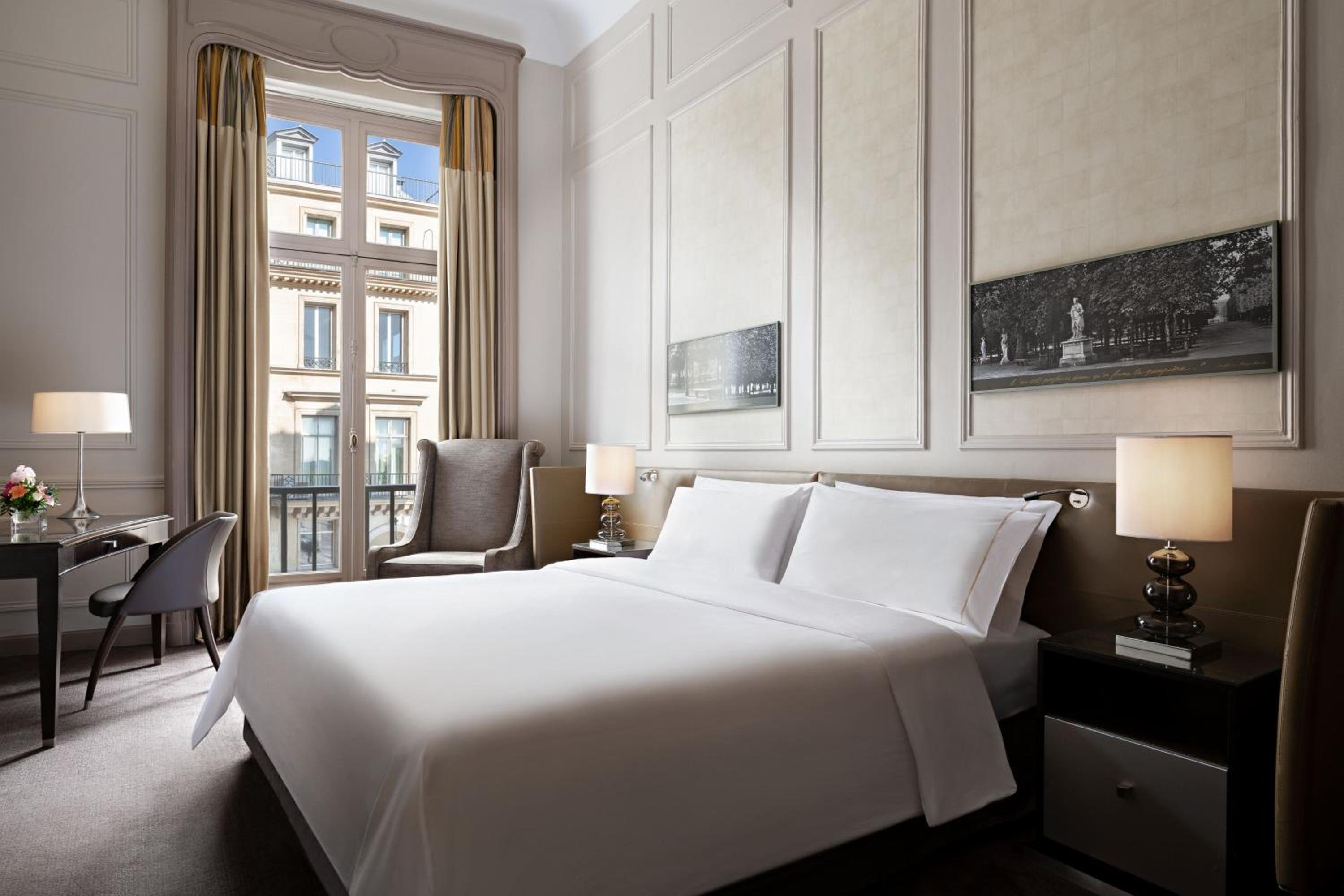 Superior Queen Room with One Queen Bed (Non Smoking) photo 1