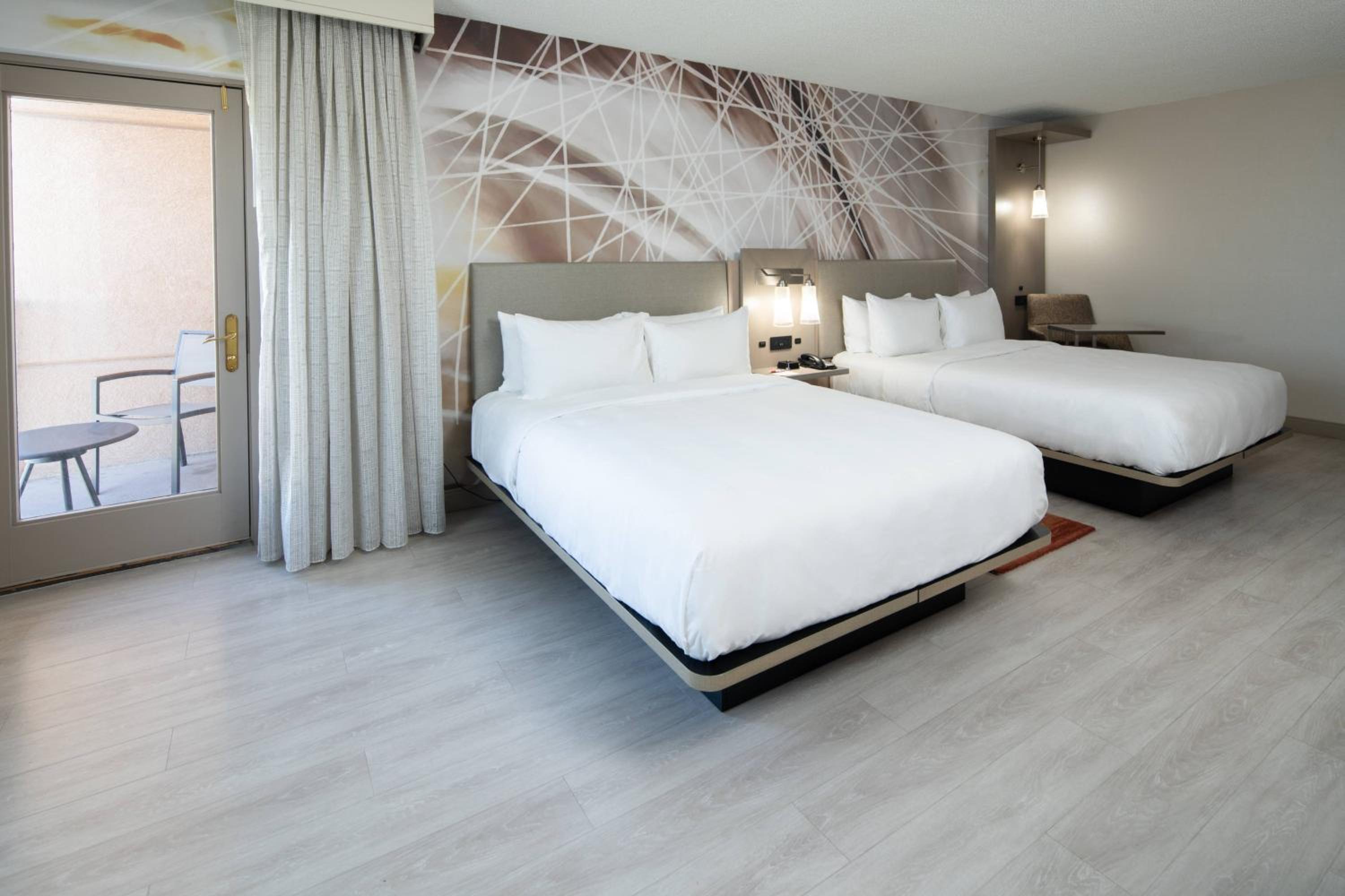 Queen Room with Two Queen Beds - Photo 5