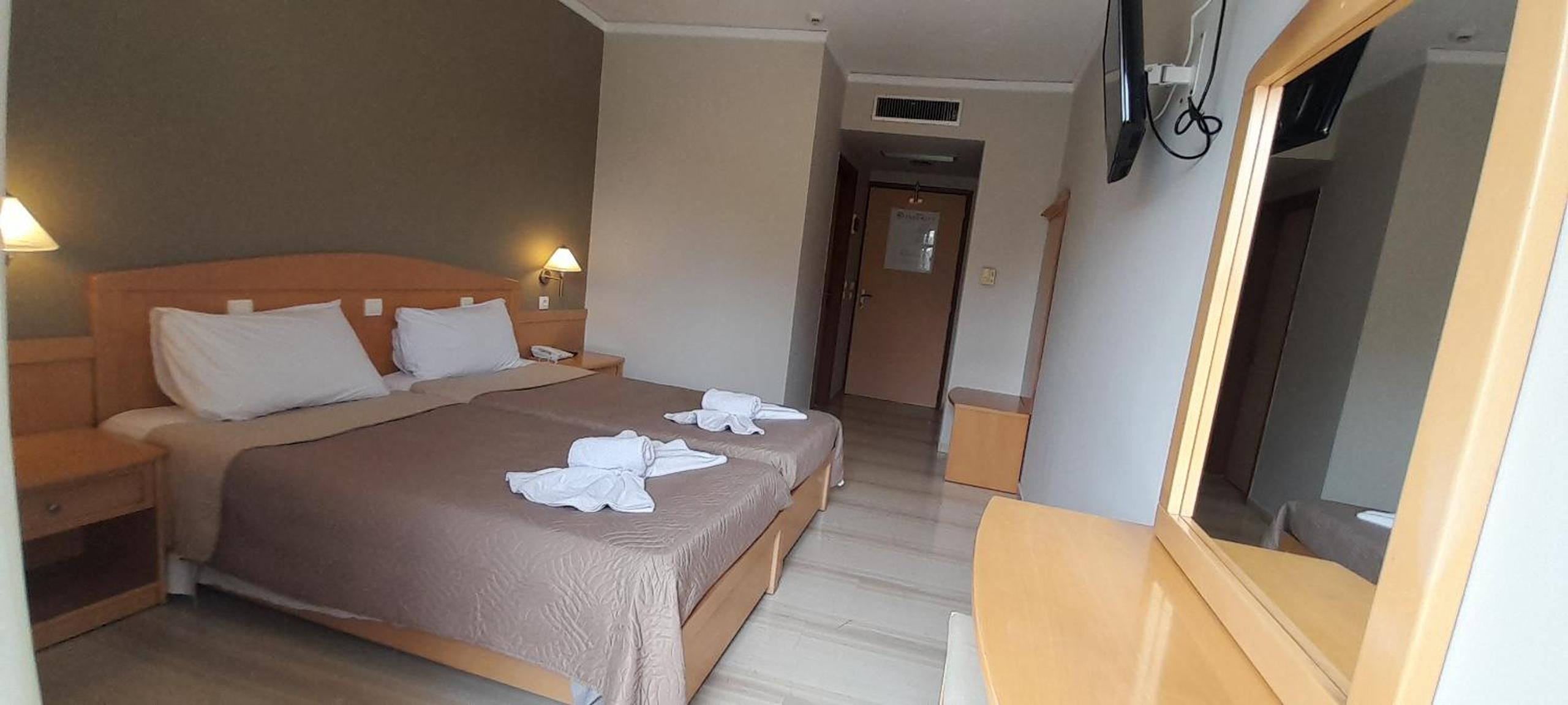 Double or Twin Room with Garden View photo 3