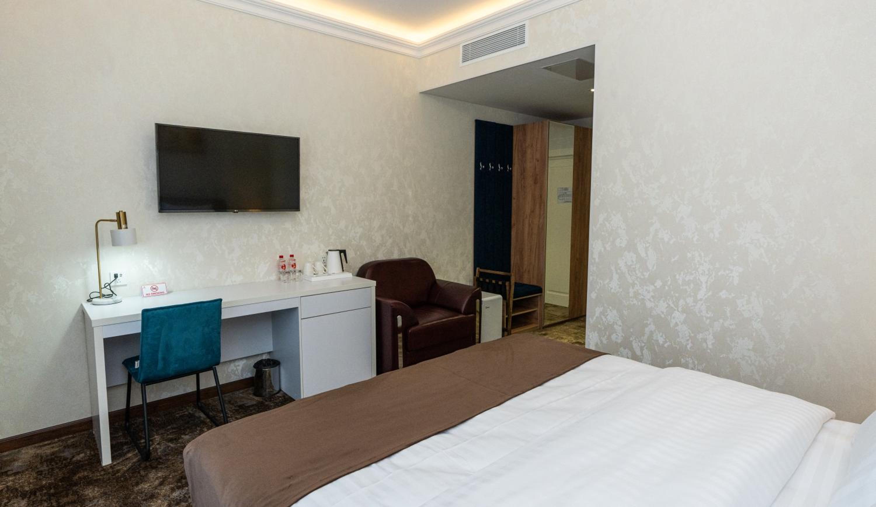 Standard Double Room - Photo 10
