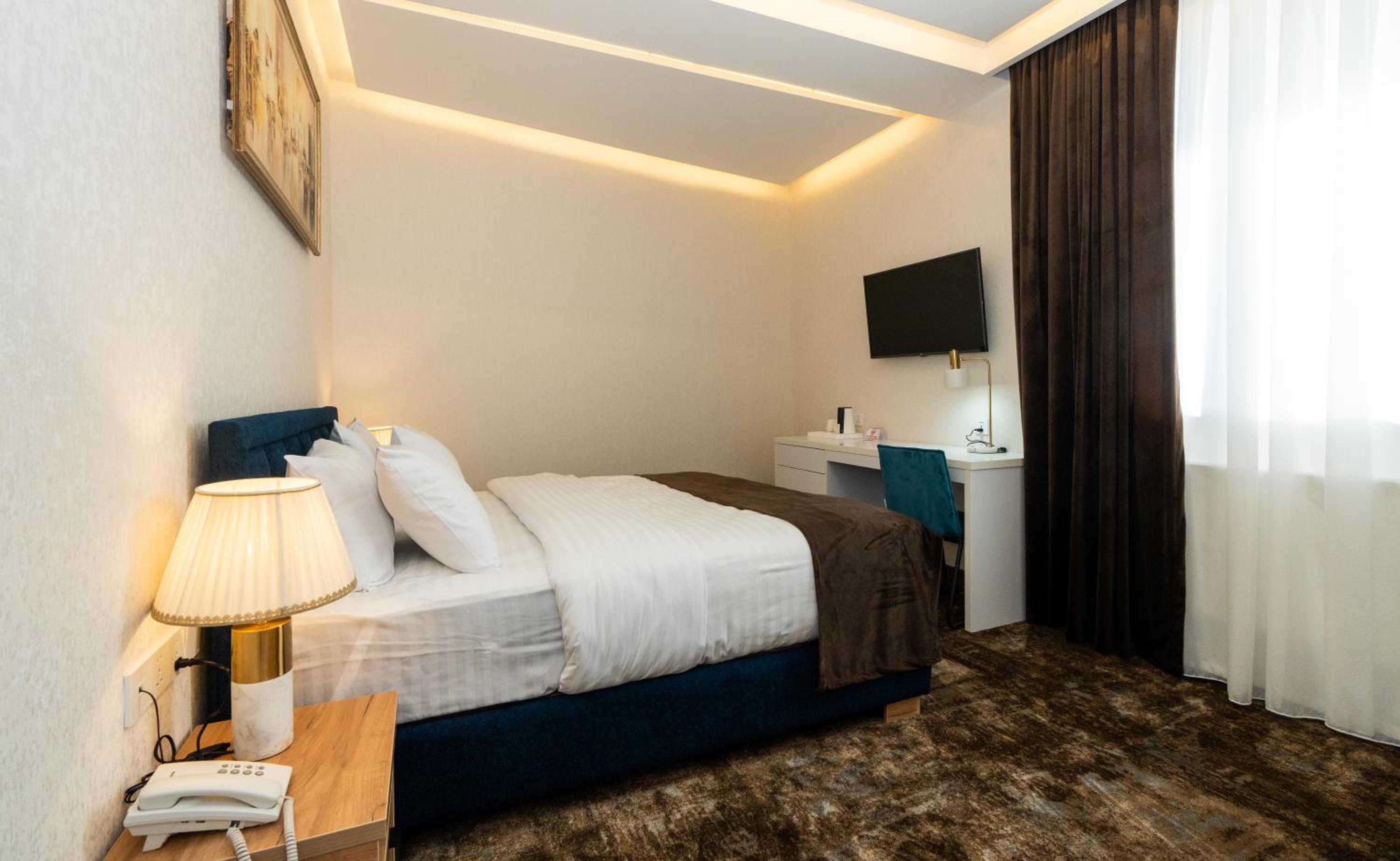 Suite - Photo 11