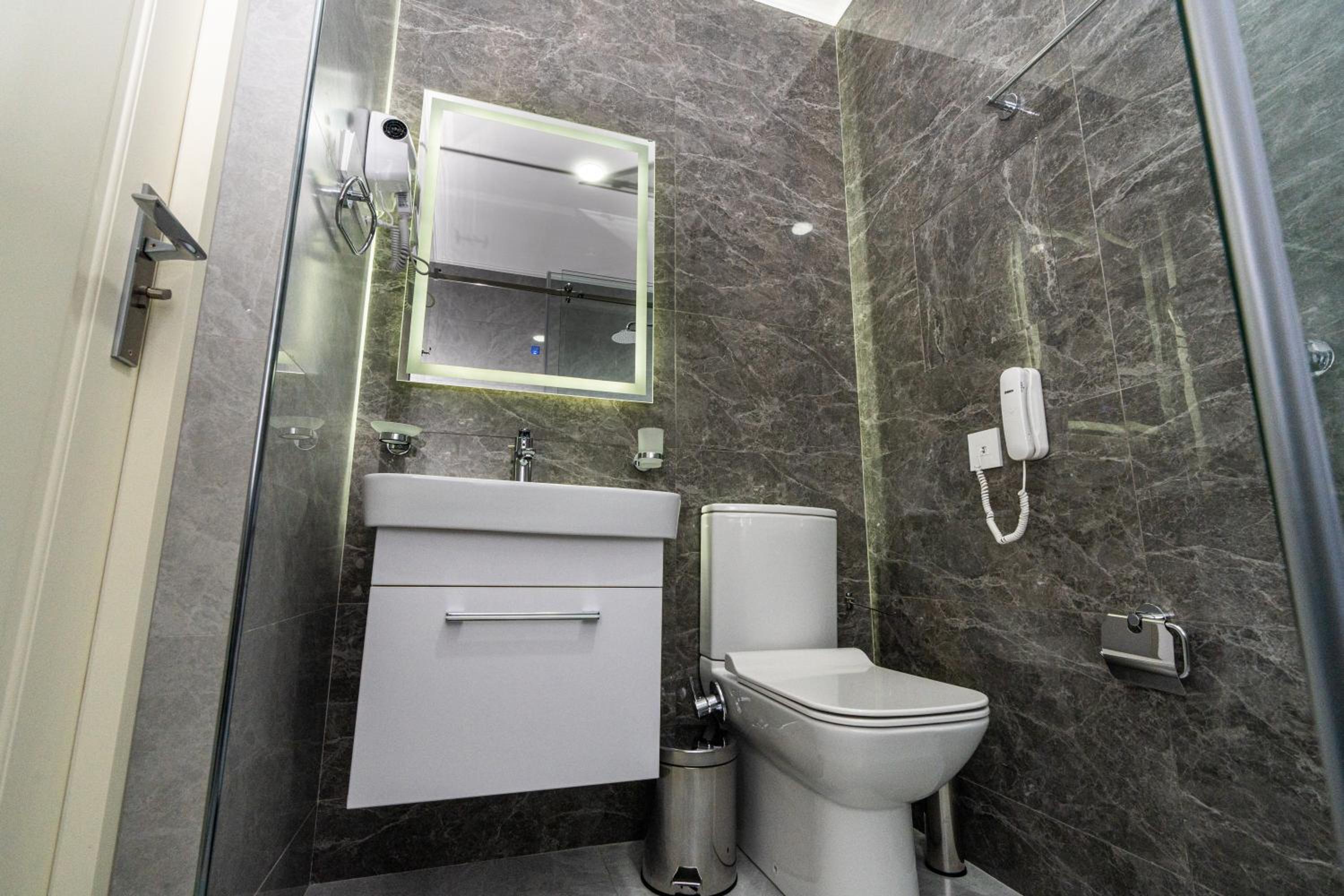 Standard Double Room - Photo 14