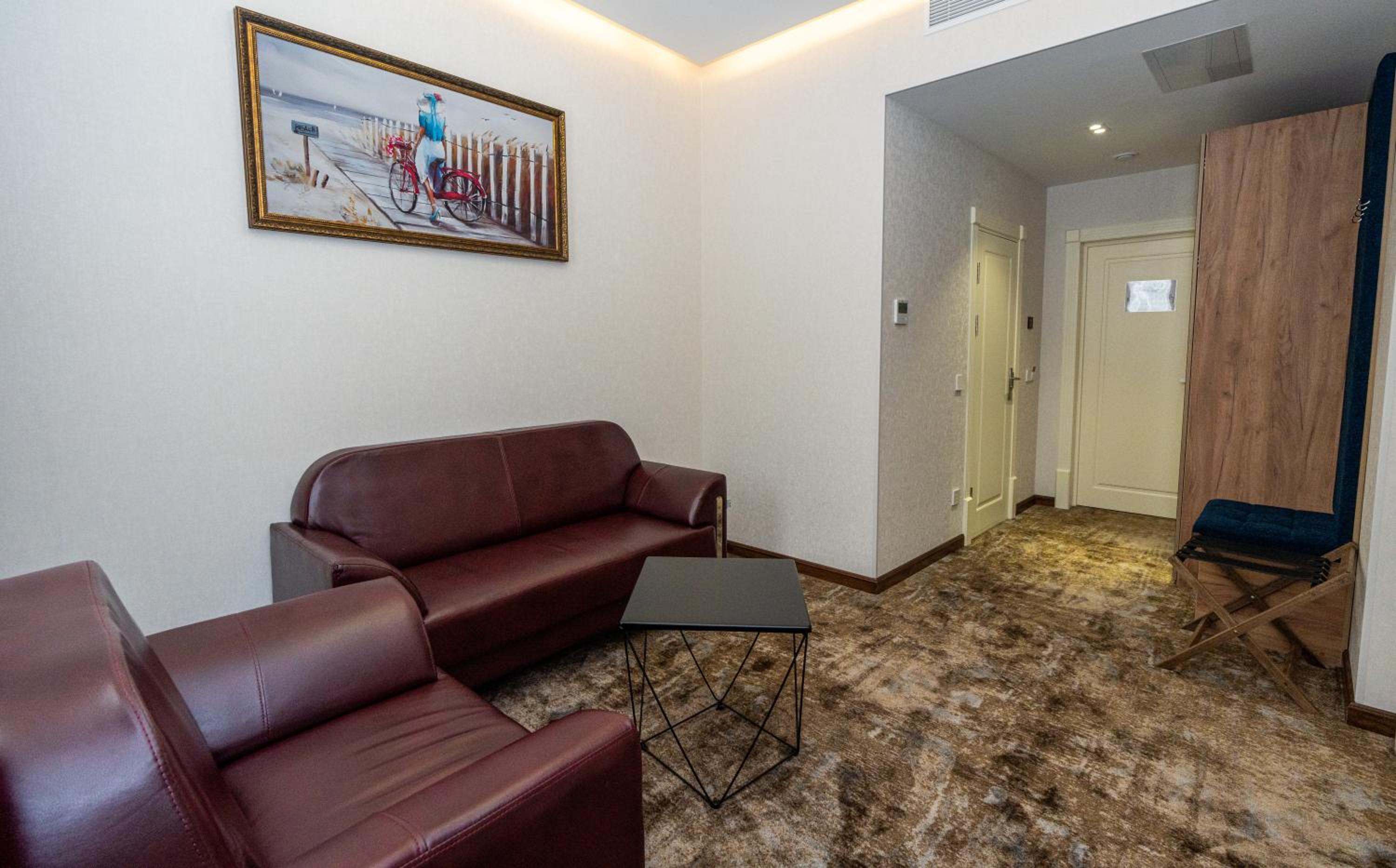 Suite - Photo 16