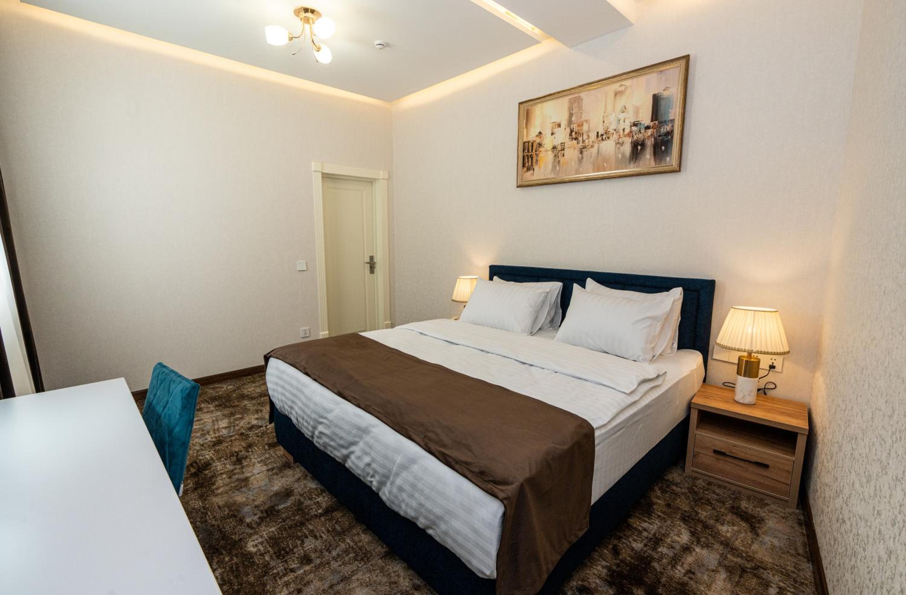 Suite - Photo 15