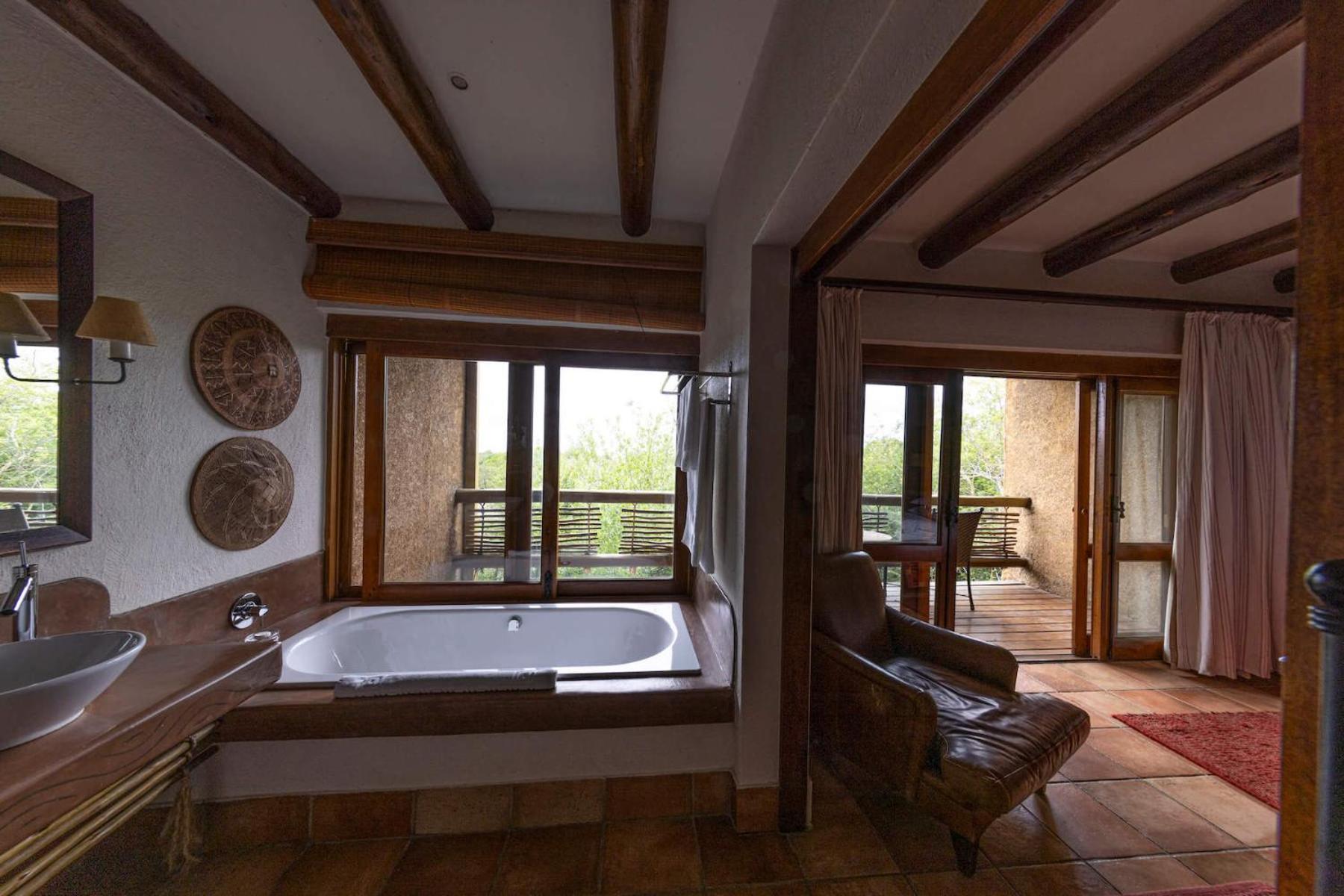 Standard Courtyard Facing Suite photo 3