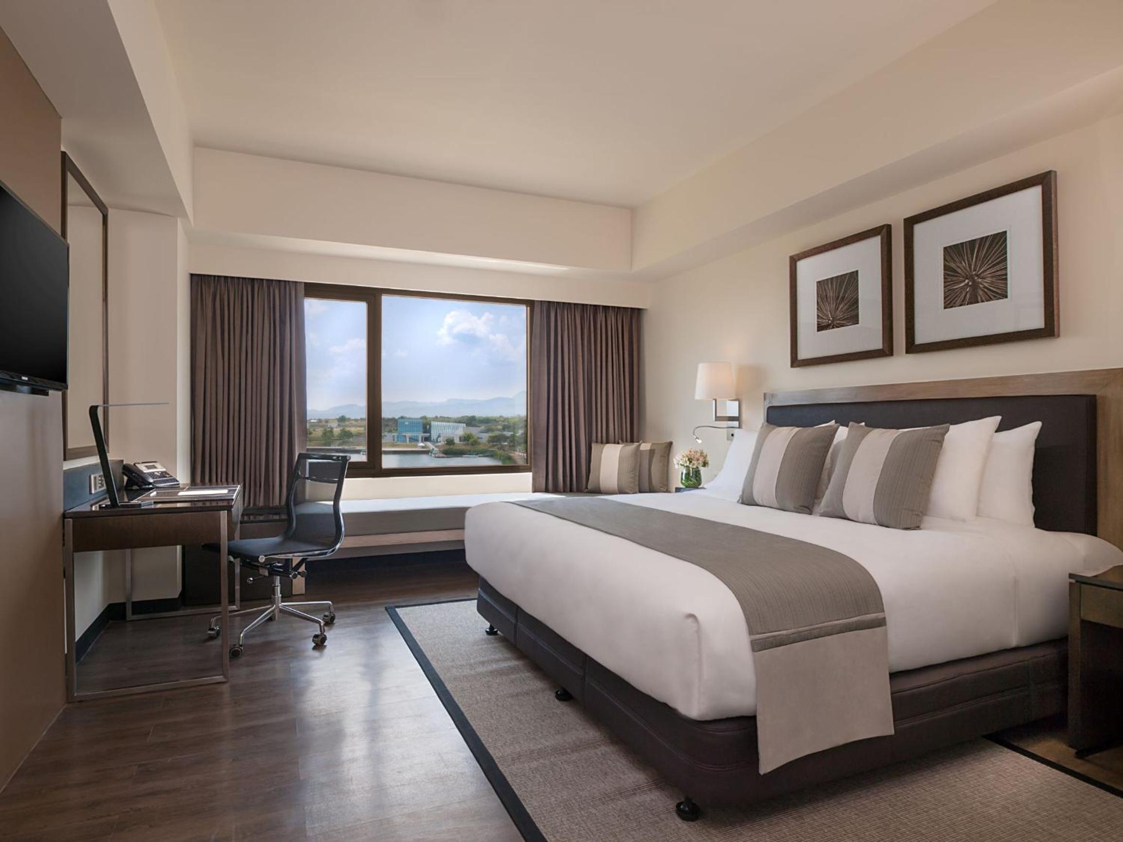 1 King Bed, Standard Room photo 2