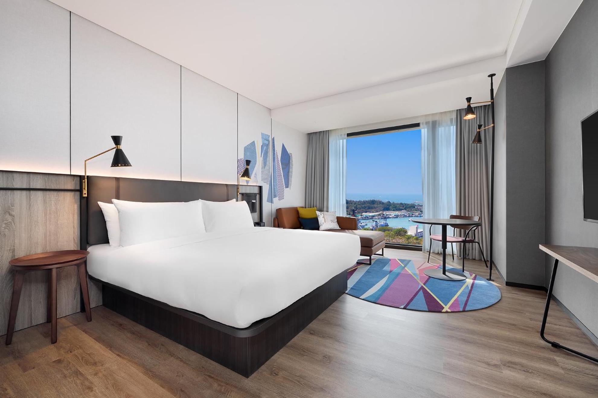 Breezy King Room with Harbor View - Upper Floor