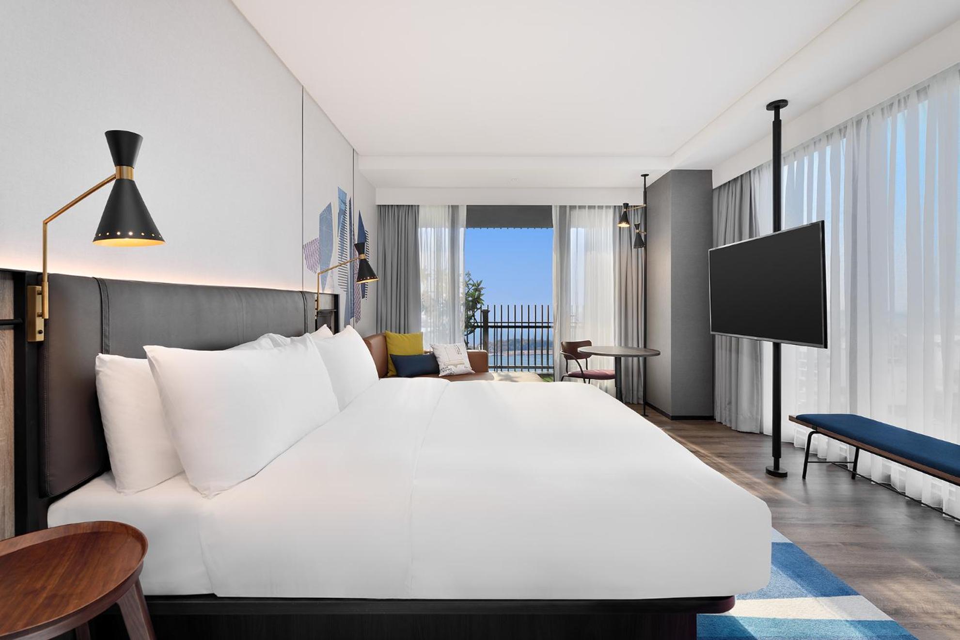 Savvy Corner King Room with Garden View - Photo 1